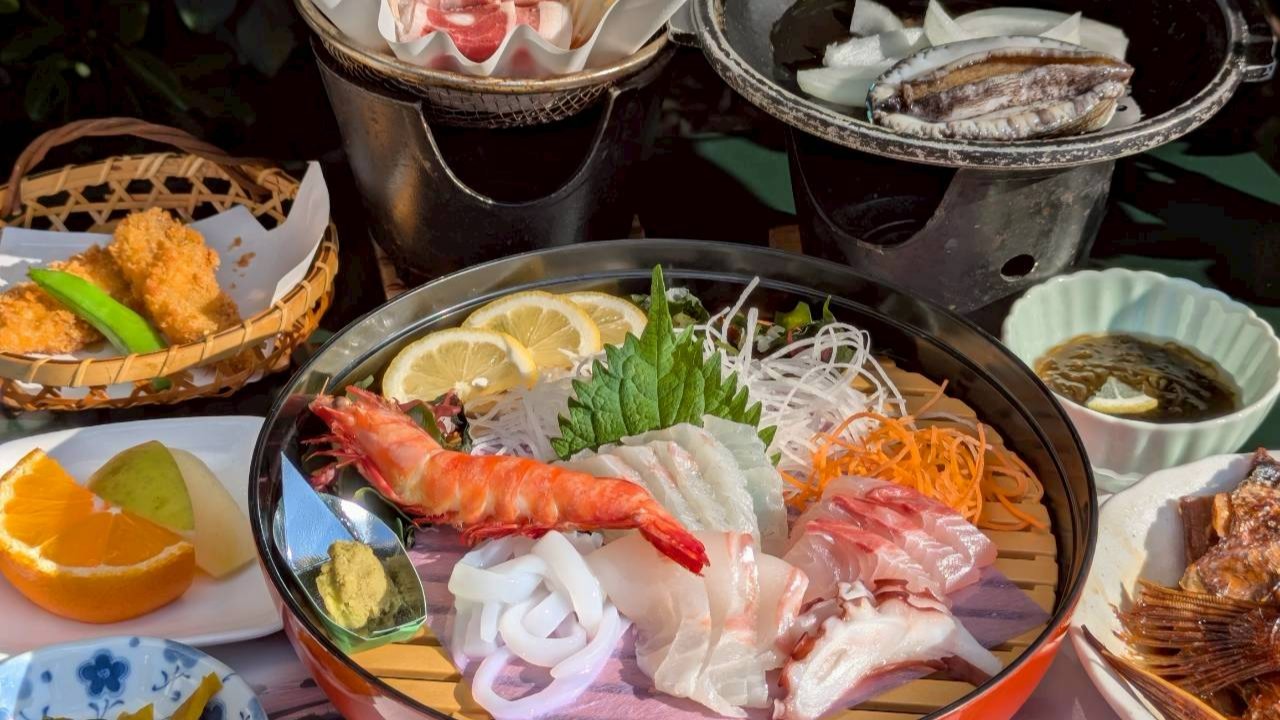 【会席（個人用）】お刺身、アワビの踊り焼き、鯛のあら炊き、ひじき麺鍋など