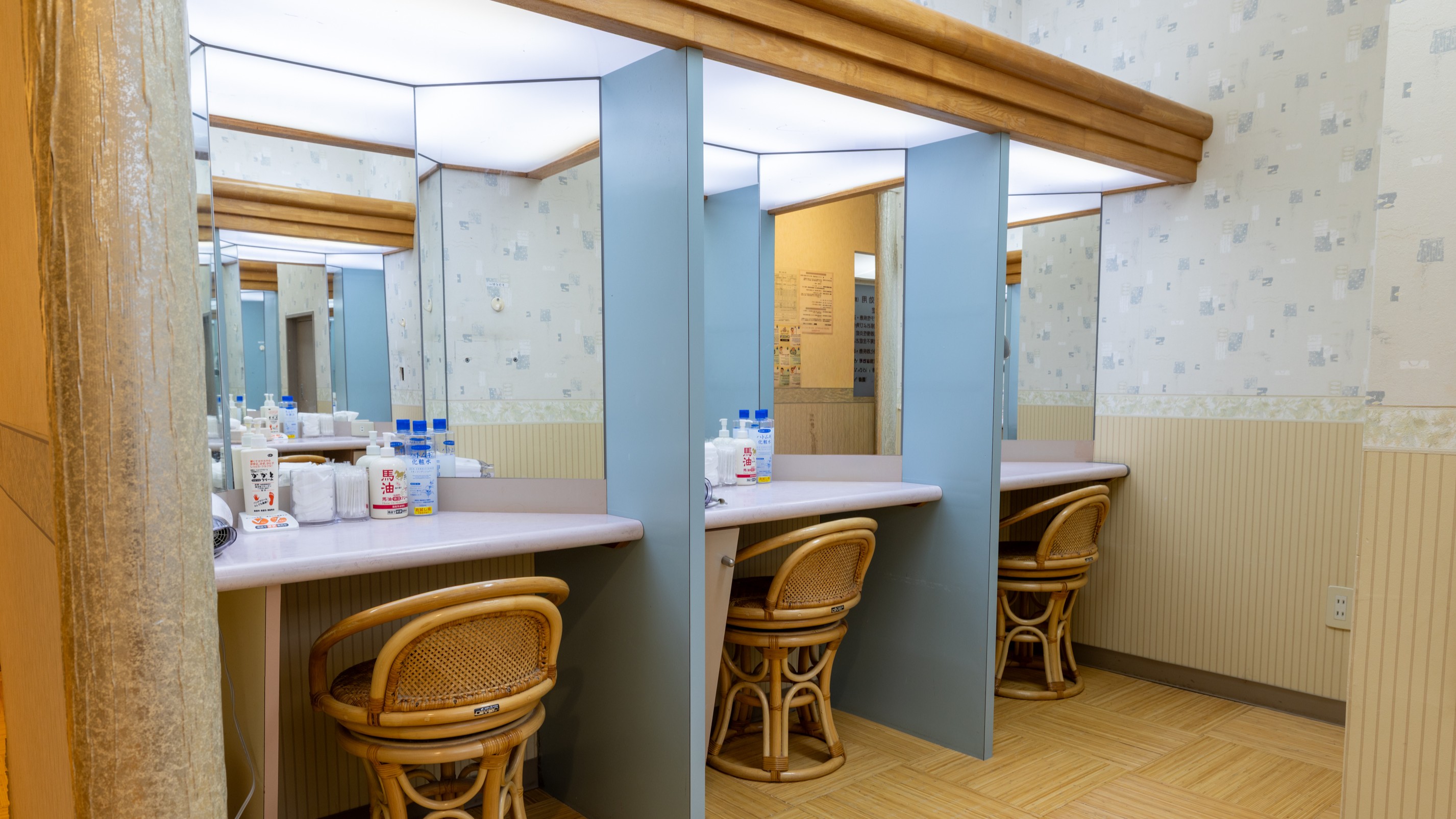 【大浴場】「姫の湯」パウダールーム：ゆっくり身支度できるスペース