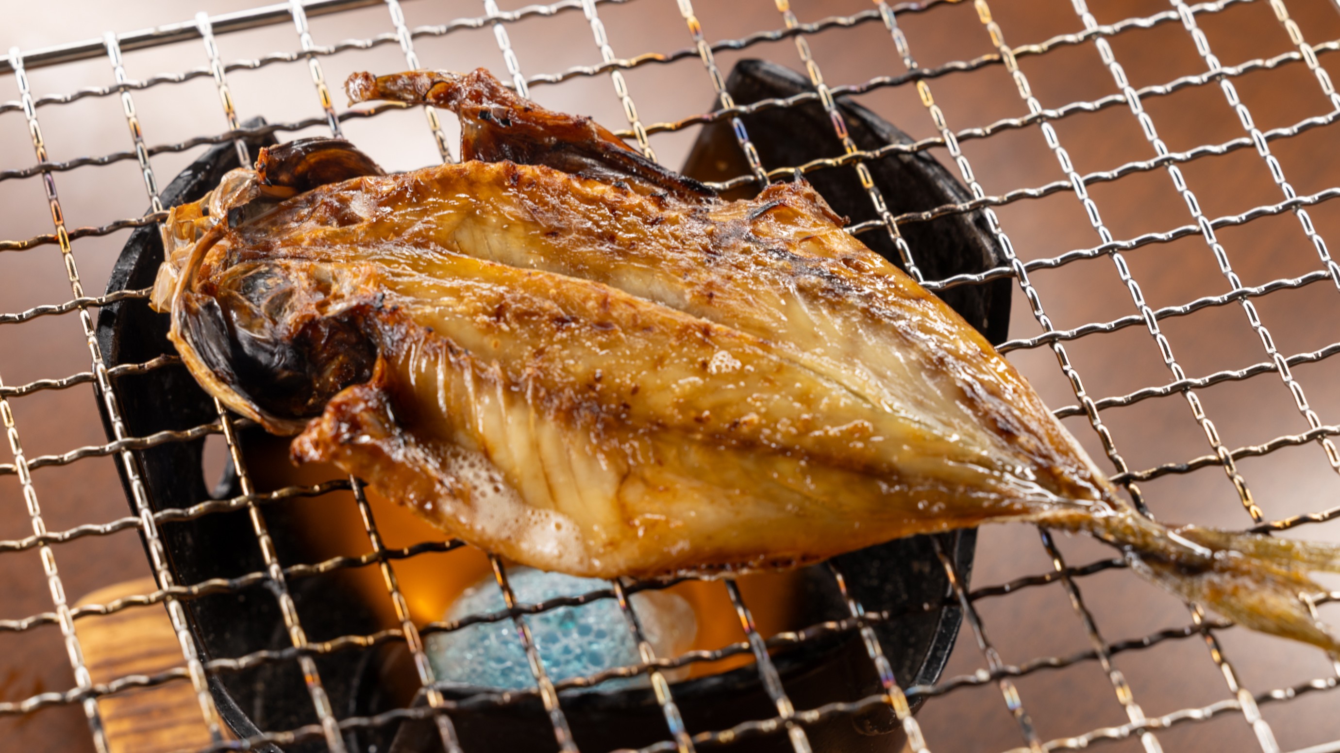 【朝食】アジの一夜干しを炙れば、香りも美味しさも倍増♪