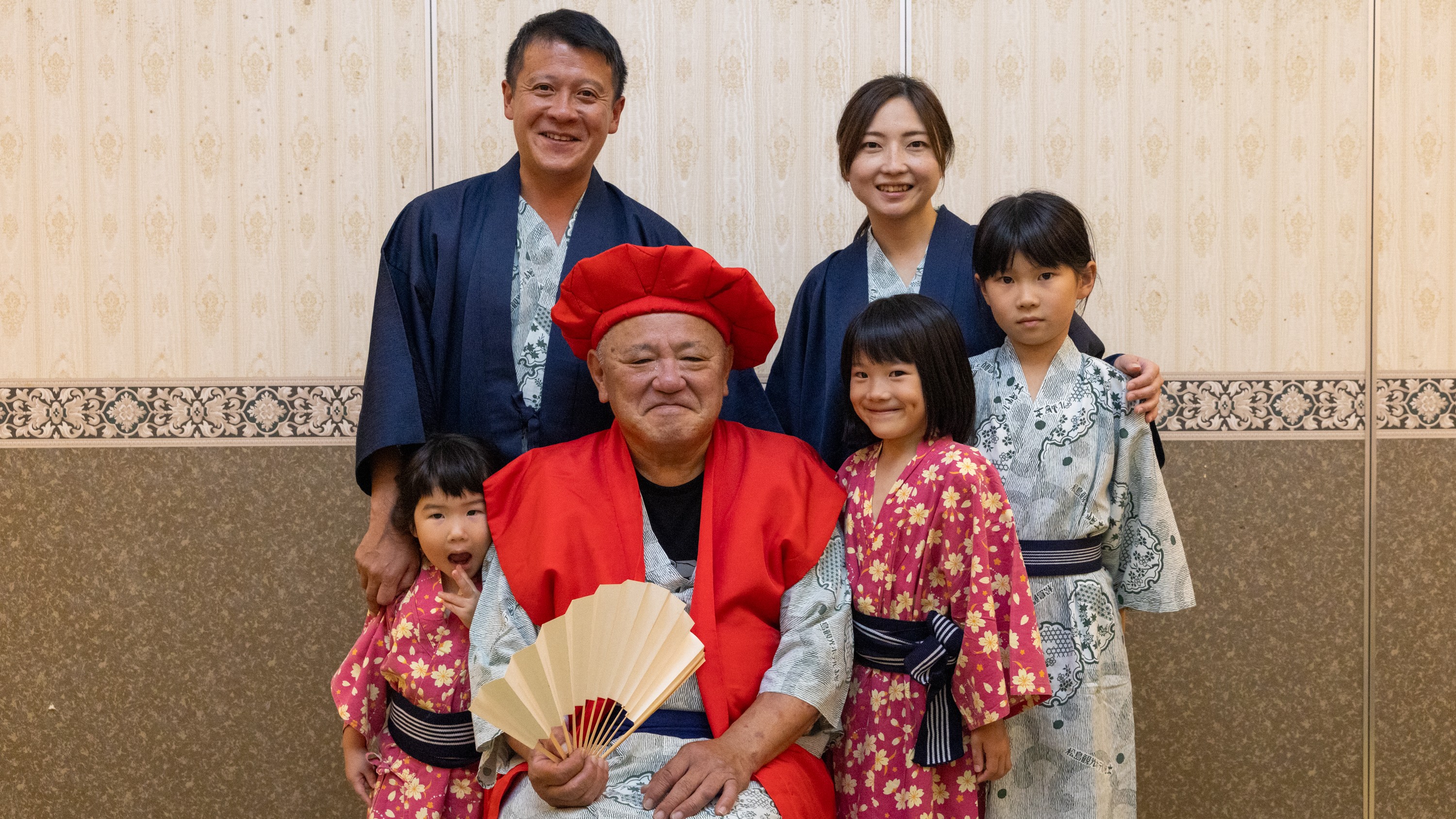 【慶事プラン】ご長寿のお祝いに合わせた色ちゃんちゃんこを無料貸し出し♪