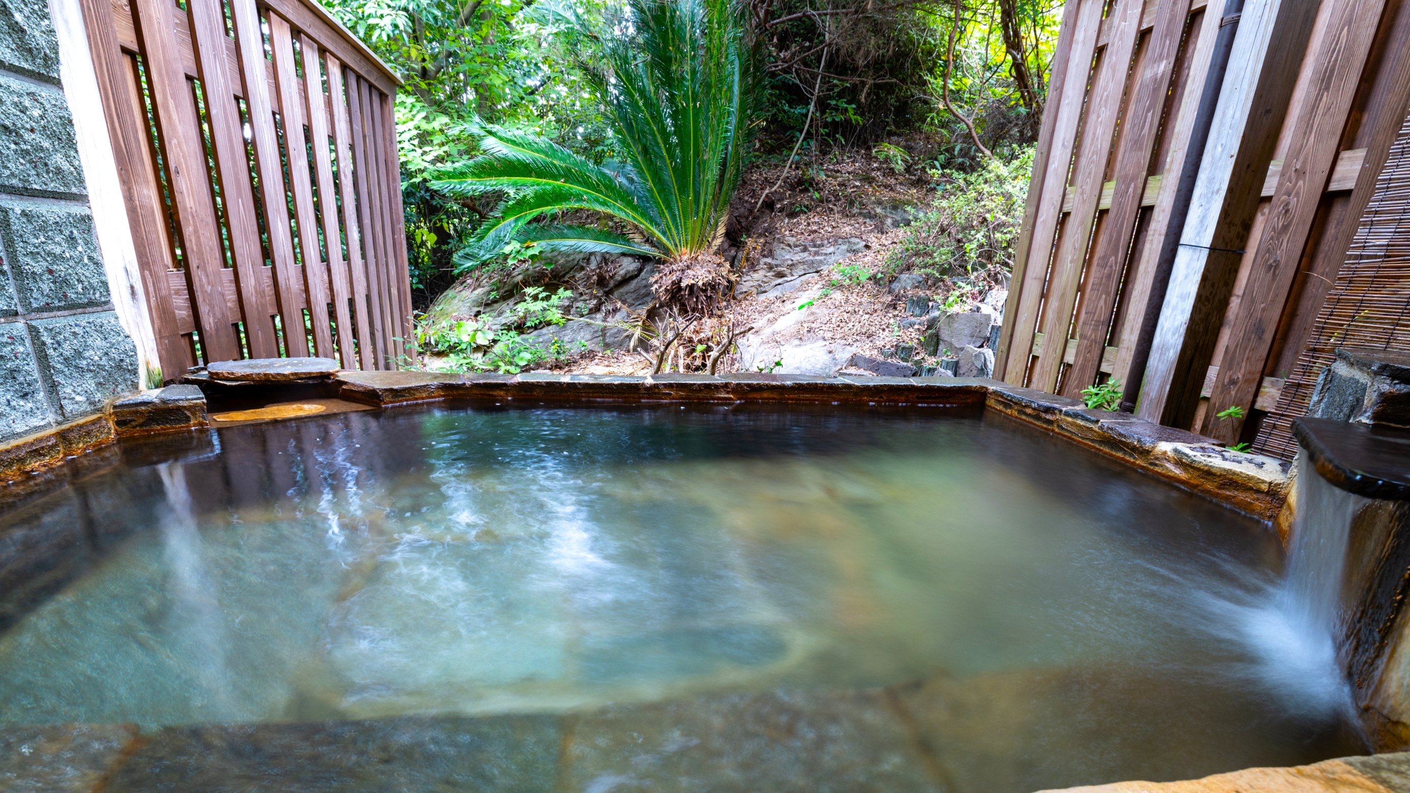 【貸切露天風呂】「あじさい」のご利用はフロントへお申し付けください。50分/1,650円