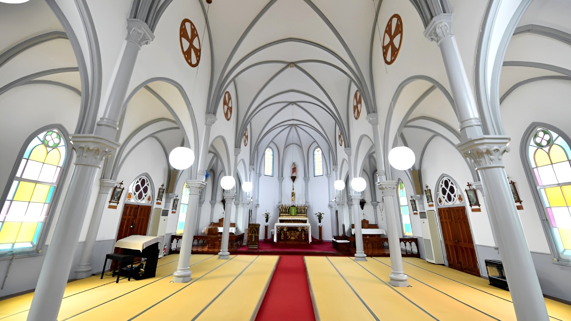 【﨑津教会】床に畳が敷き詰められた珍しい教会内部