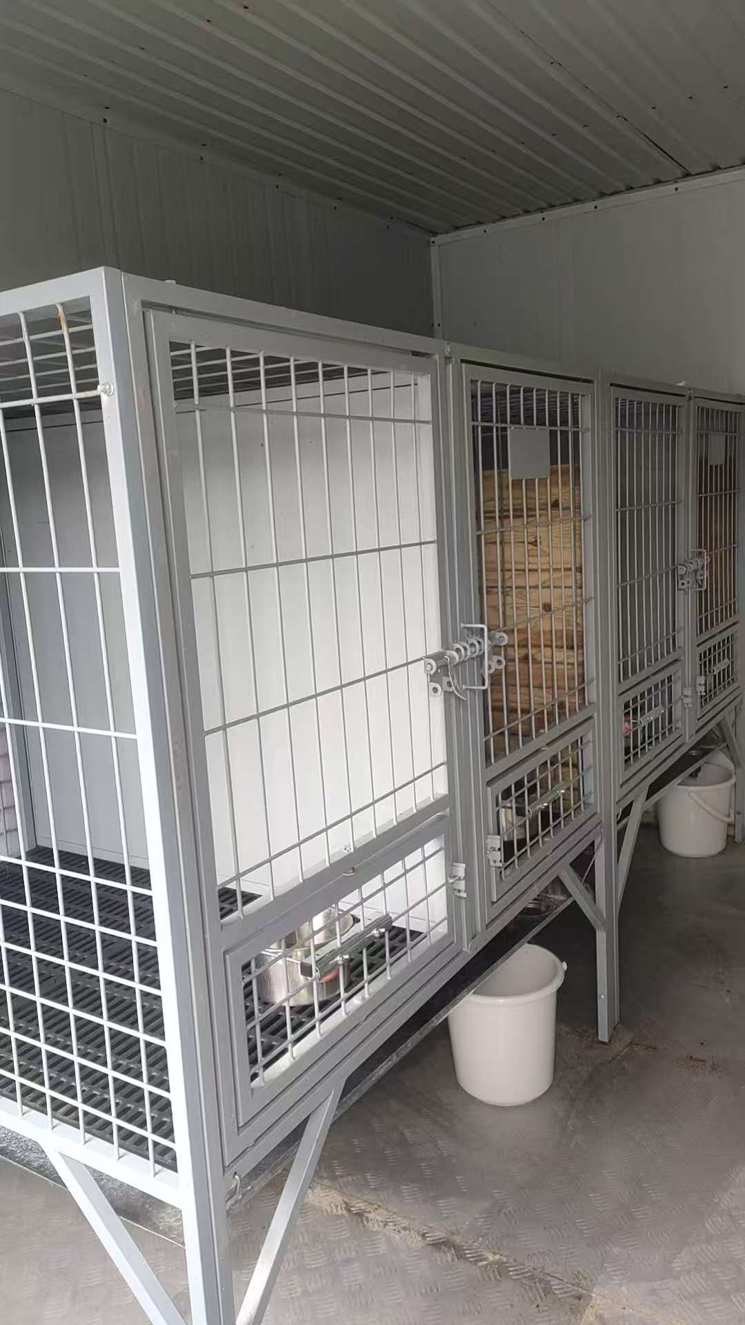 わんちゃんは近隣のペットホテルにお泊り