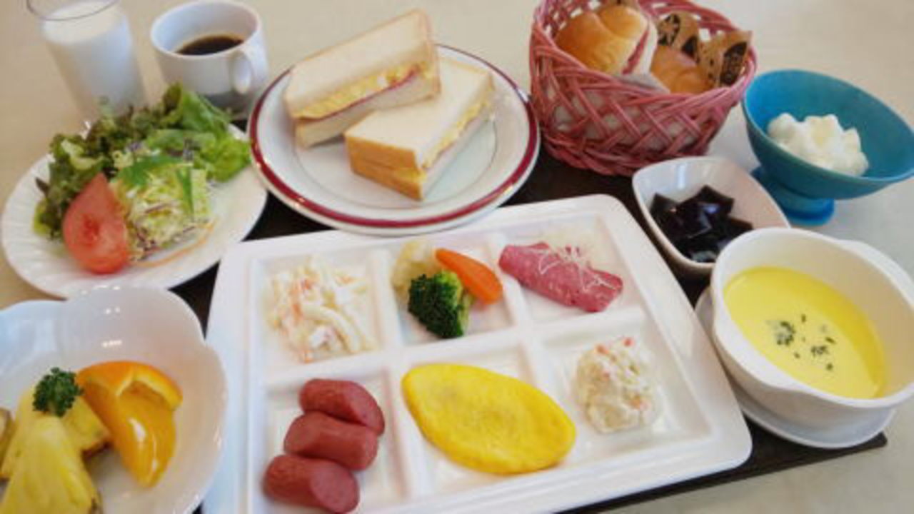 【湯畑送迎付】平日限定☆夕食なしでゆっくり散策♪≪お茶ペットボトル付≫朝食バイキング