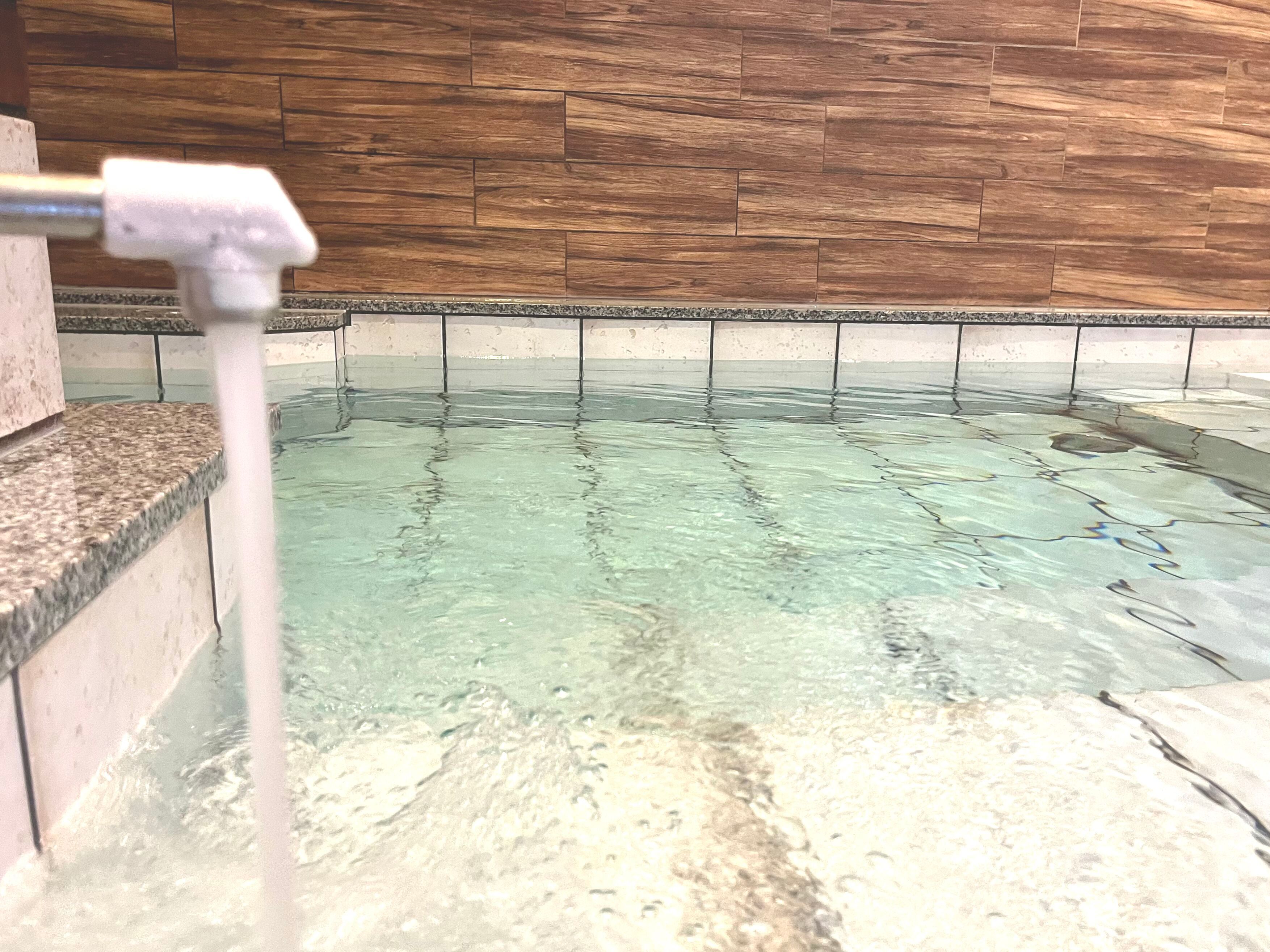 ロウリュで汗をかいた後は、水風呂でクールダウン