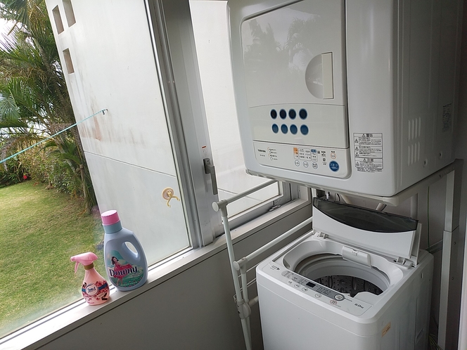洗濯機・乾燥機 完備　洗剤など洗濯用の器具類も揃ってます。