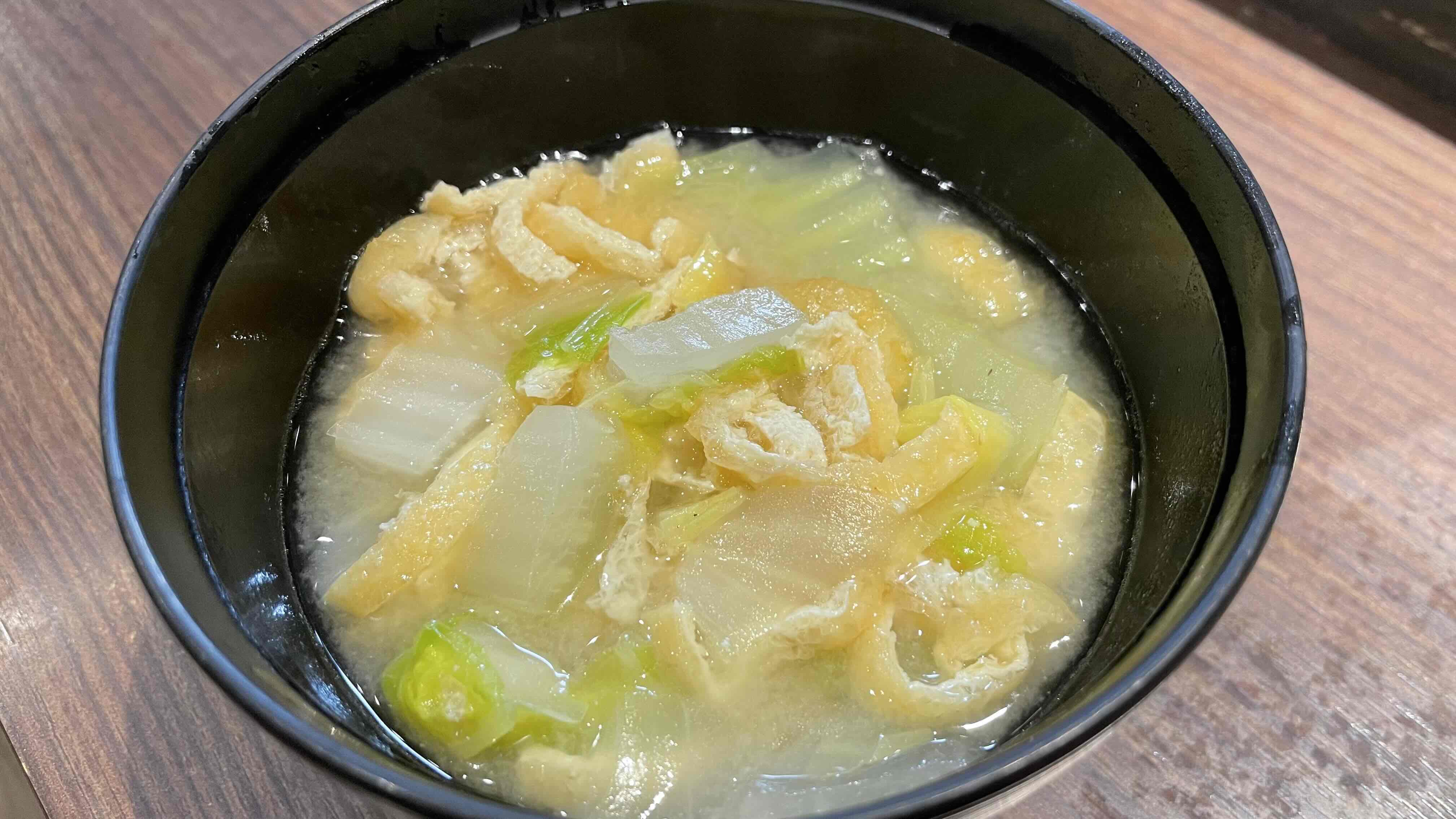 【冬季】白菜・玉ねぎ・きざみ揚げ味噌汁　※日替わり