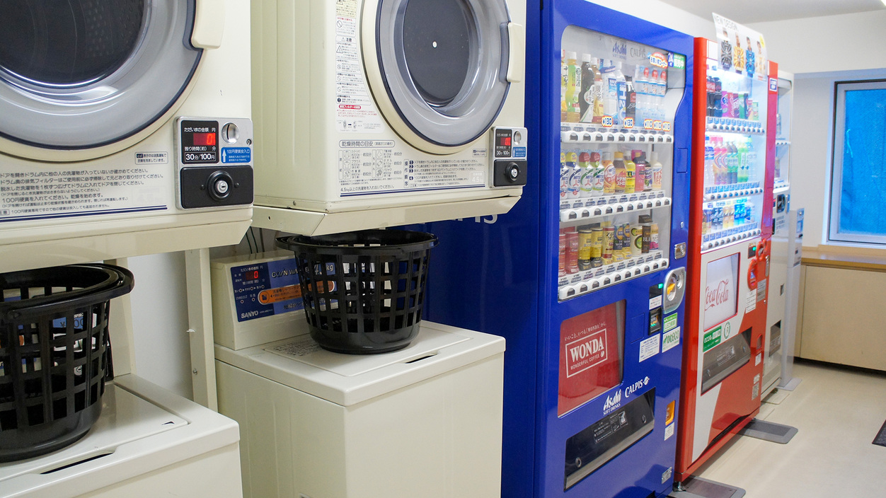 5階　コインランドリー・自販機