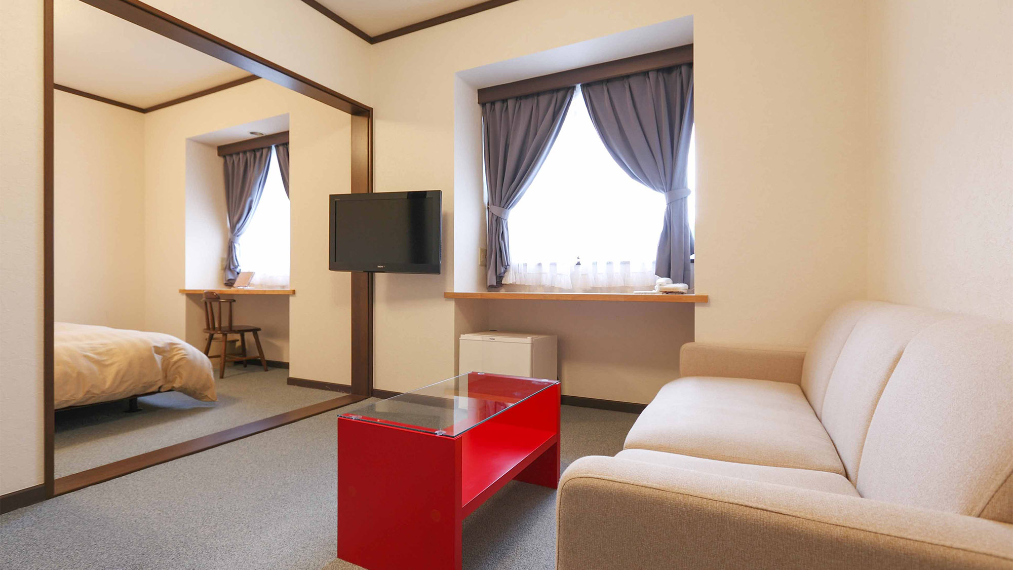 ・【禁煙】ツイン（101）：リビングスペースでゆったりお寛ぎください