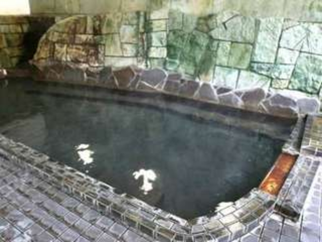 【男内風呂】夜当館の温泉はふたつの源泉を使用している自慢の湯です。