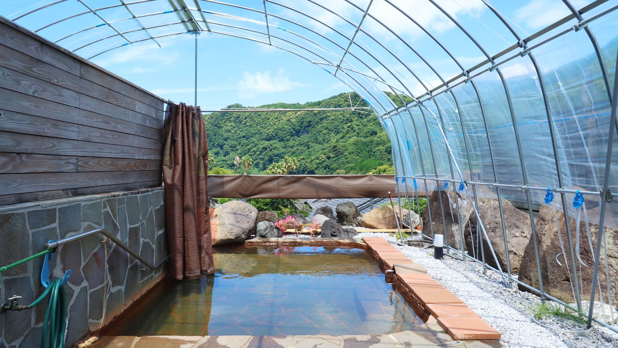 愛媛県の硫黄泉・硫黄の匂いが香るおすすめの温泉宿【楽天トラベル】