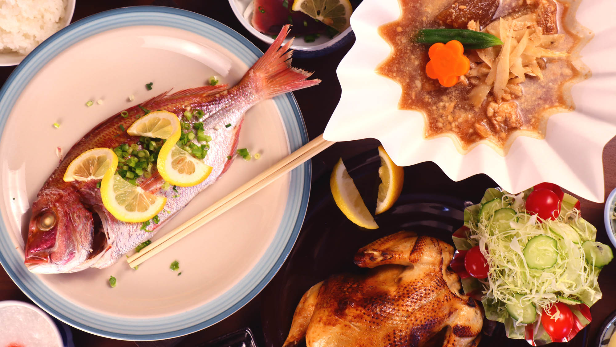 【選べるメインC】ふんわりと蒸されたお魚や鶏にご飯も進みます♪