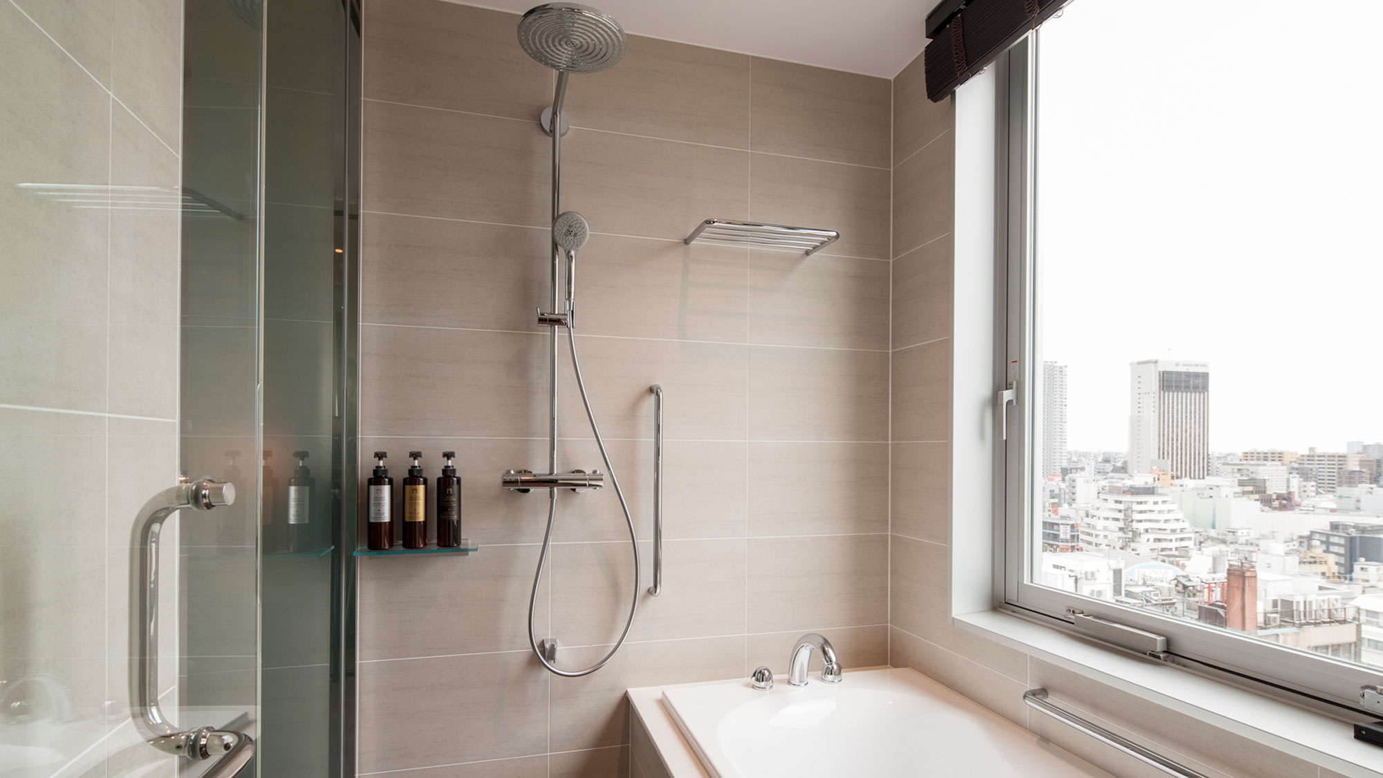 Suite ザ・ゲートツイン（58平米）ビューバス～バスルームイメージ～