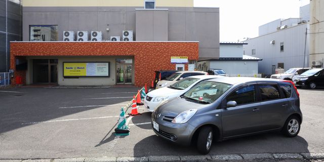 ホテル裏手駐車場