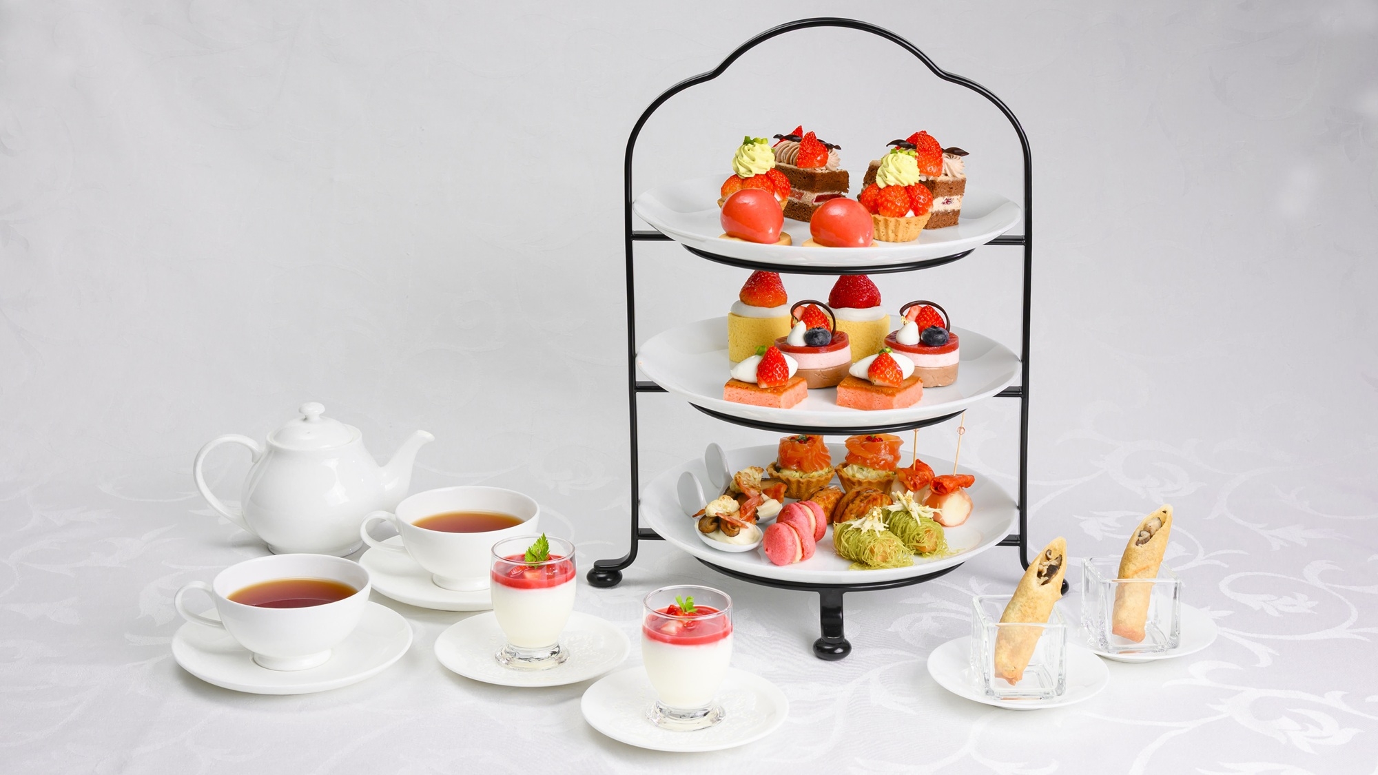 【アフタヌーンティー】旬のいちごが主役！いちご香る冬のアフタヌーンティー（朝食付き）