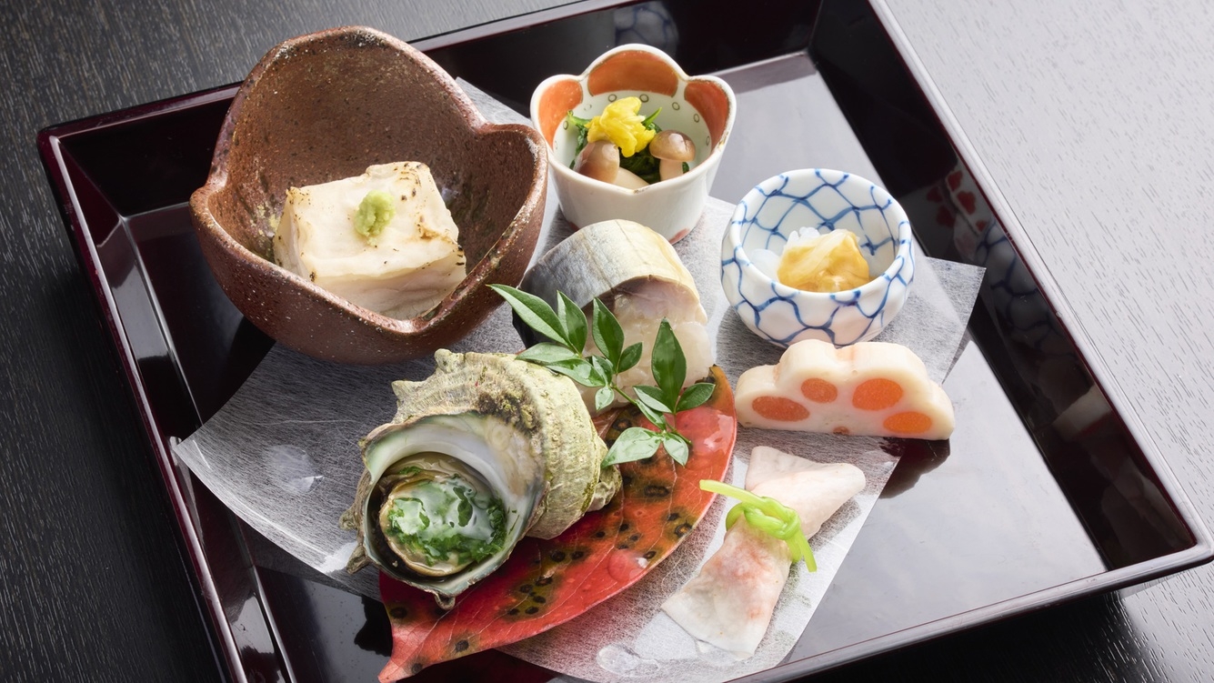 「香箱蟹会席」“赤い宝石”香箱蟹と能登の旬恵を凝縮した贅沢なフルコース　冬季限定（1泊2食）