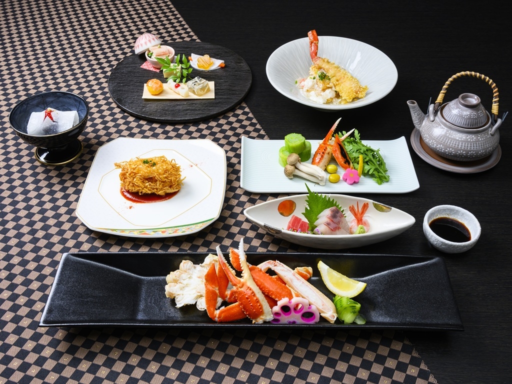 【絶品ズワイ蟹会席　六華-ROKKA-】新年の贅　多彩な味わい（1泊2食）