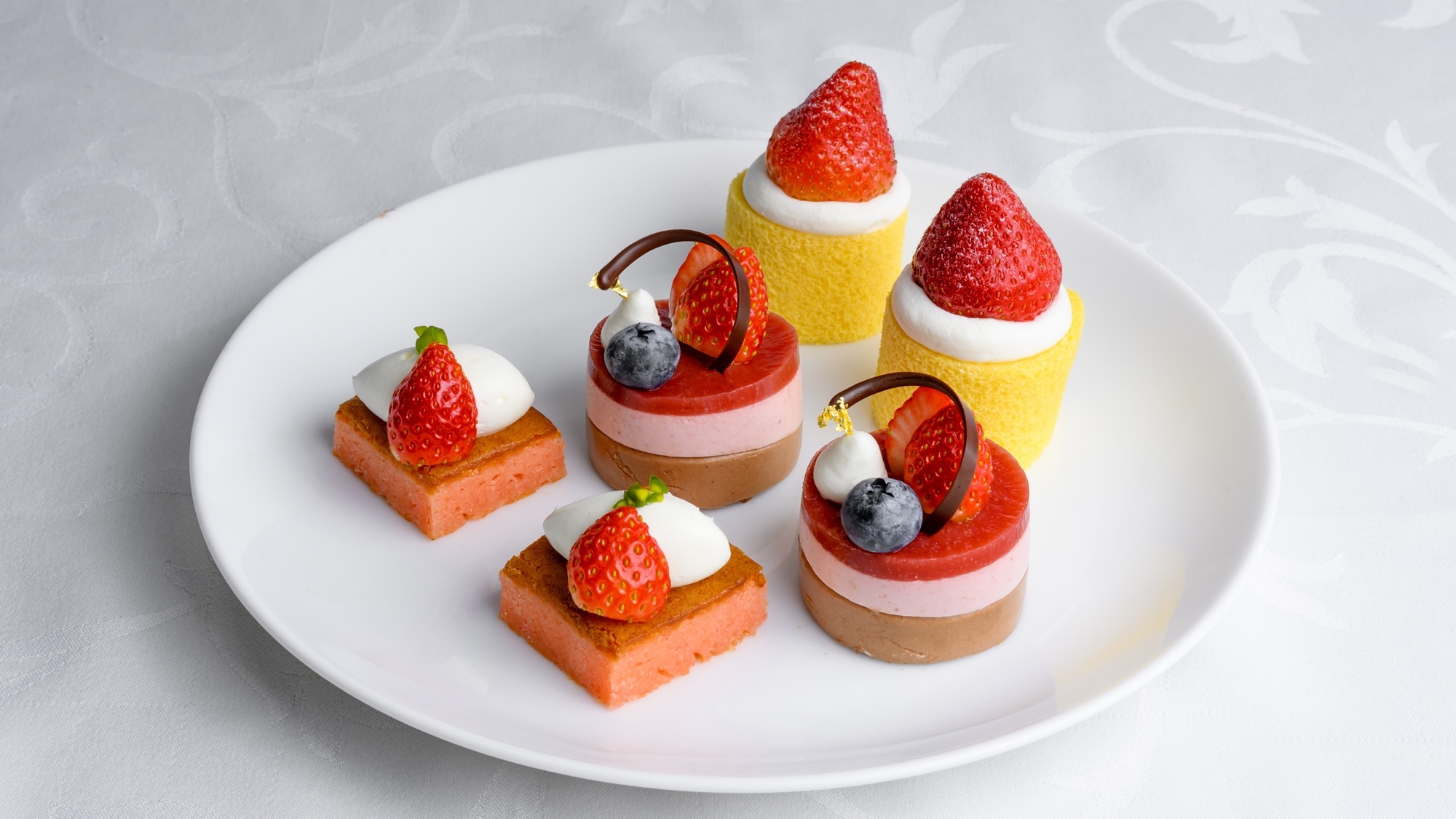 【アフタヌーンティー】旬のいちごが主役！いちご香る冬のアフタヌーンティー（朝食付き）