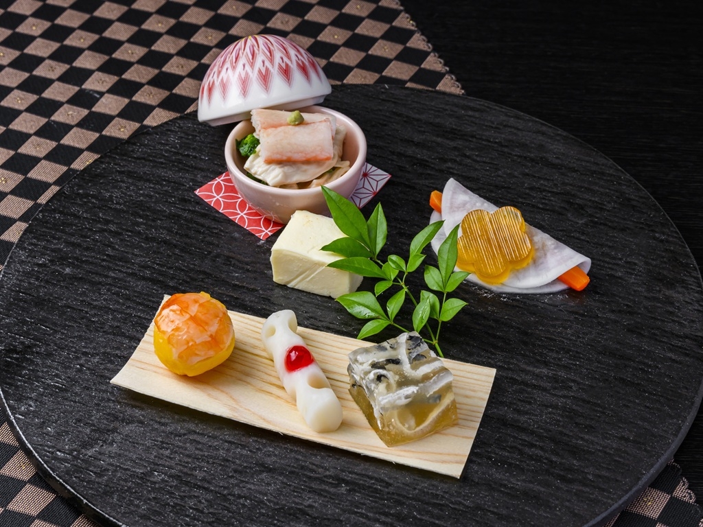 【絶品ズワイ蟹会席　六華-ROKKA-】新年の贅　多彩な味わい（1泊2食）