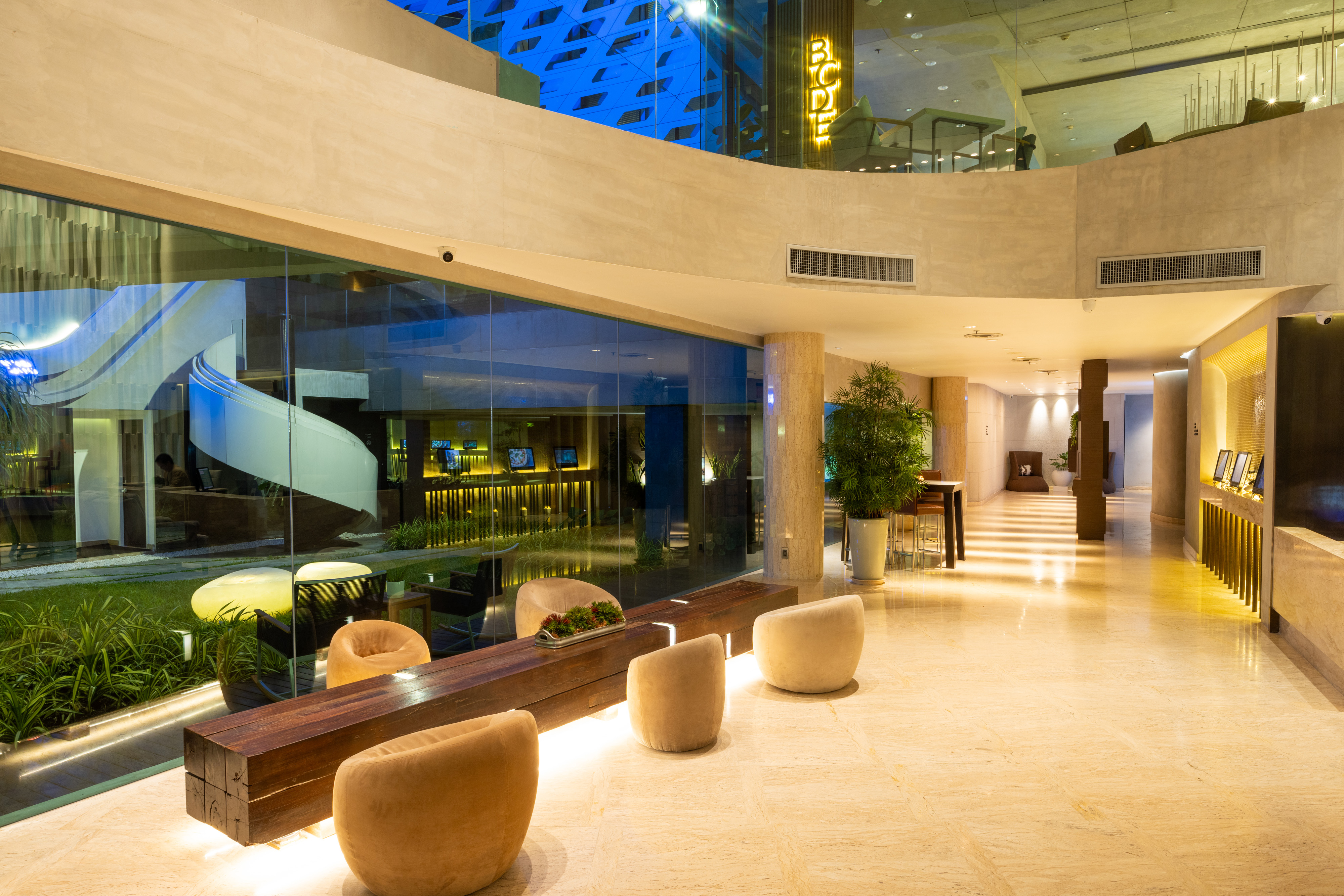 LiT BANGKOK Hotel - Lobby