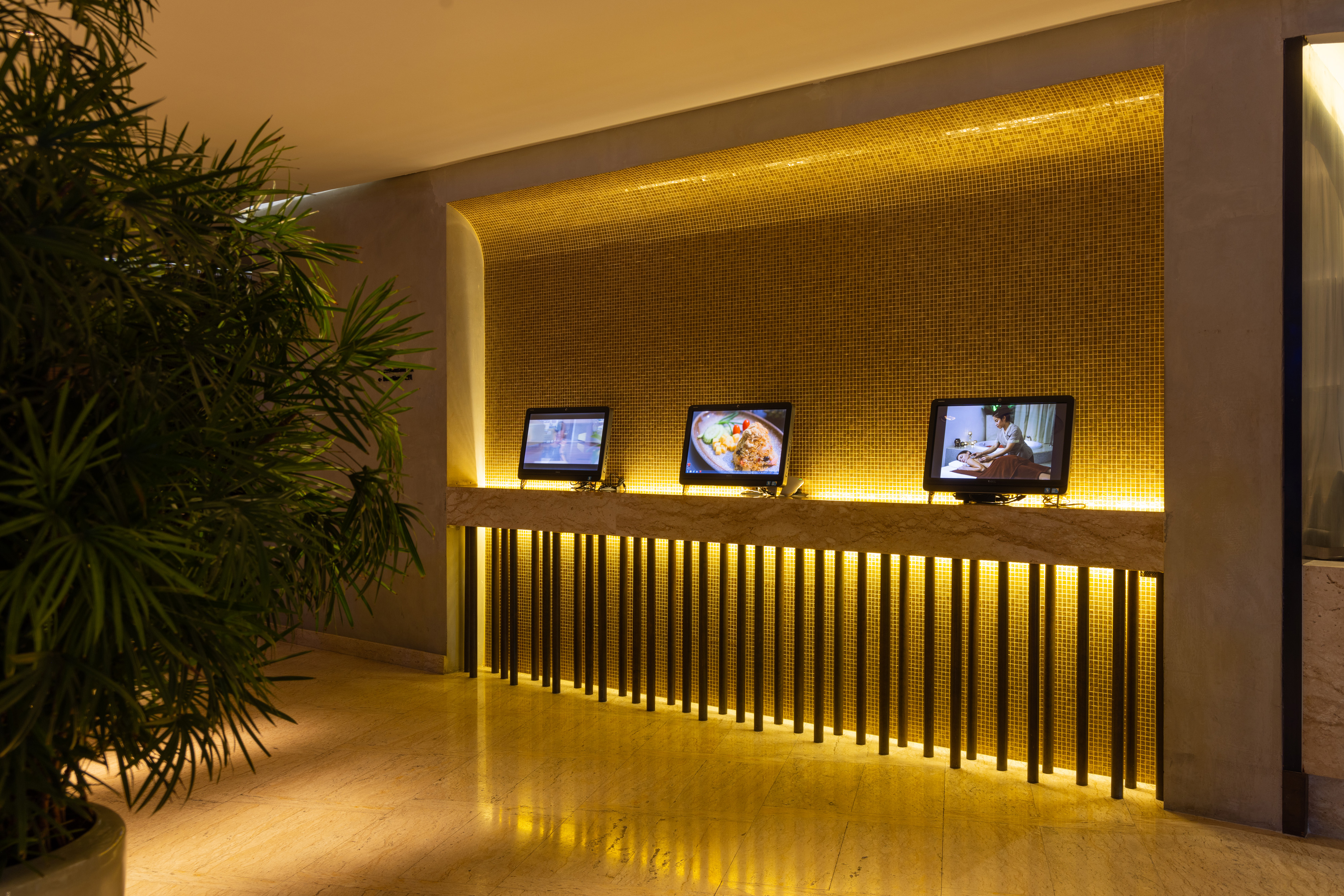 LiT BANGKOK Hotel - Lobby