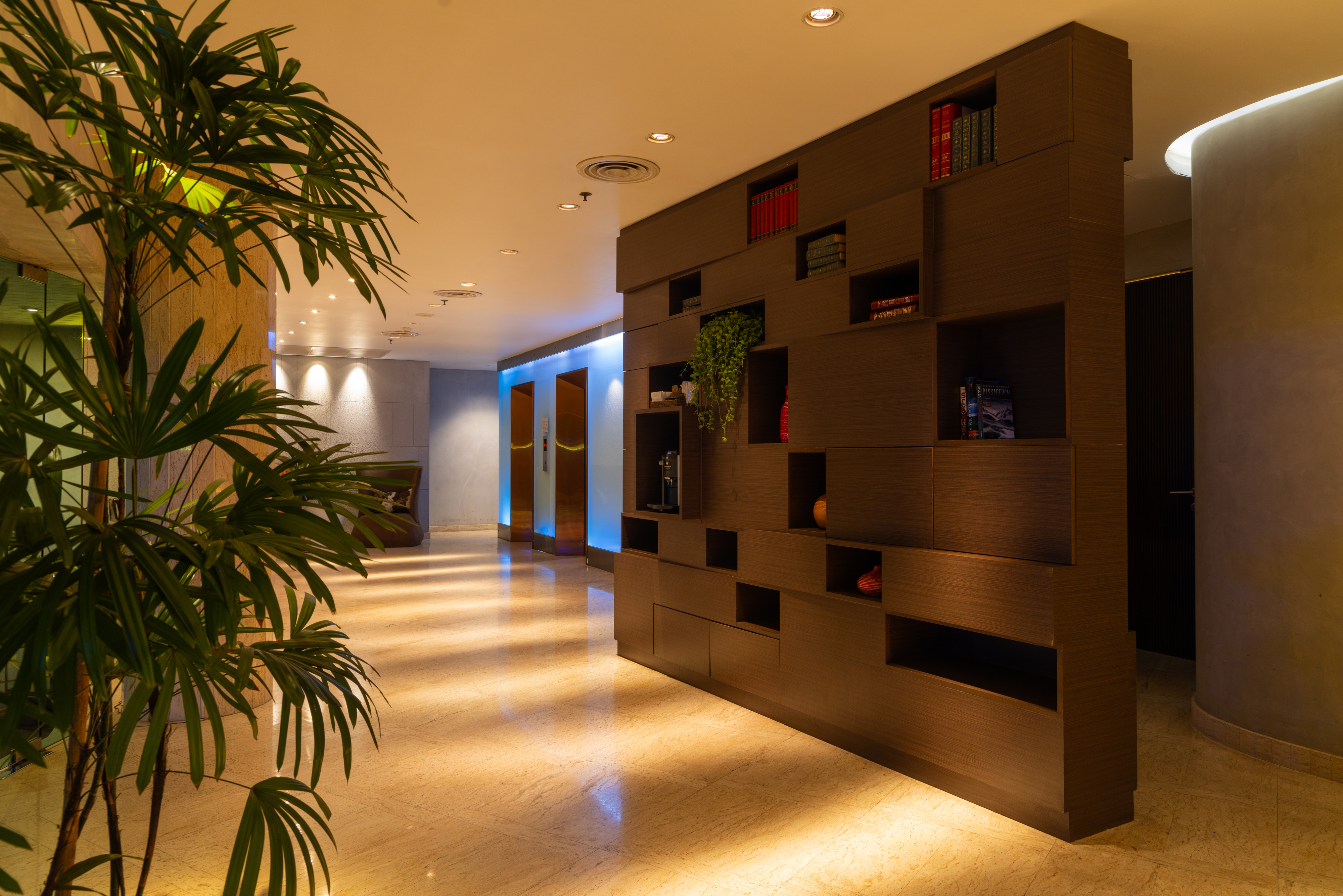 LiT BANGKOK Hotel - Lobby