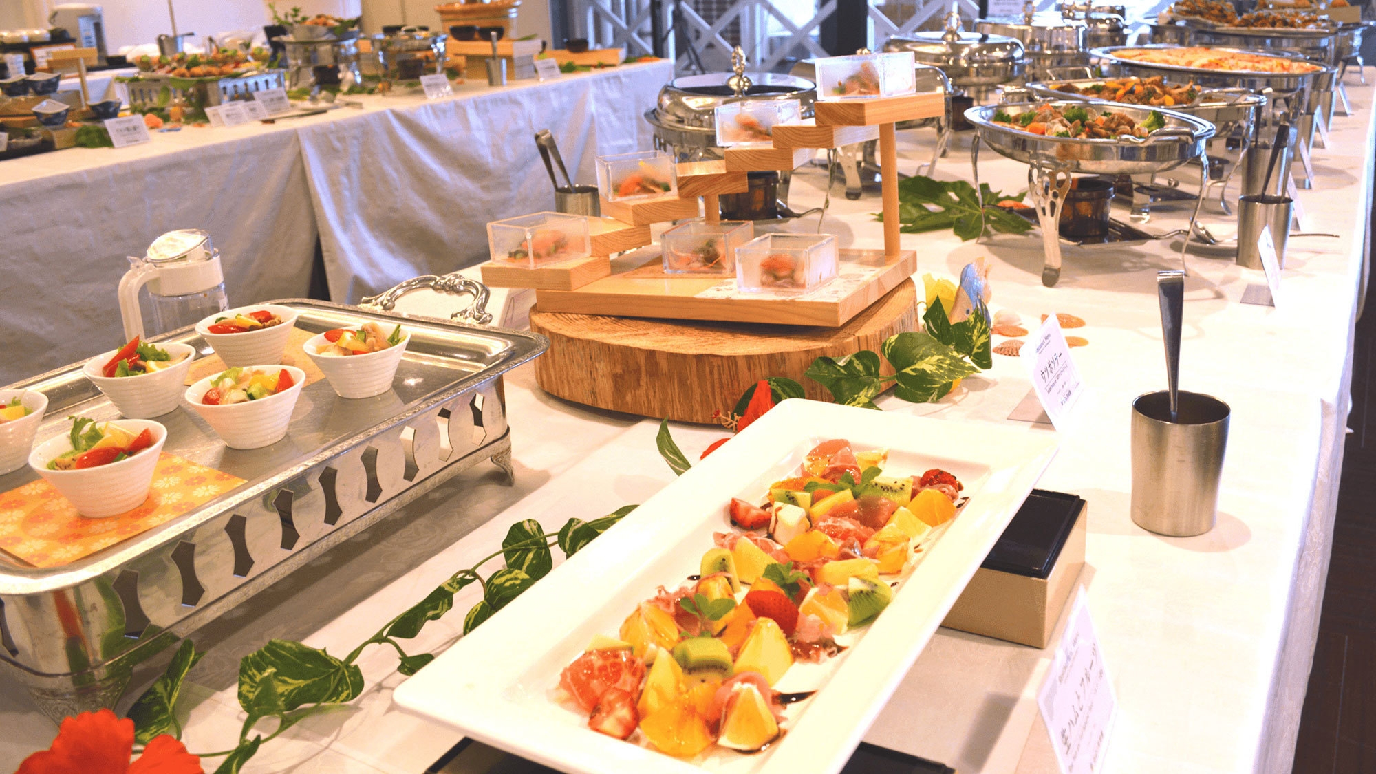 【連休限定バイキングプラン】カツオ藁焼き実演LIVE！オーシャンビュー客室でリゾート気分！