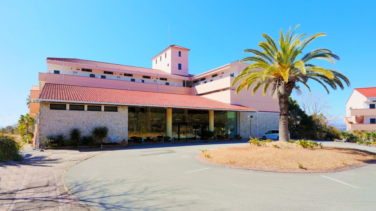 【外観】スタッフ一同、皆様のお越しをお待ちしております