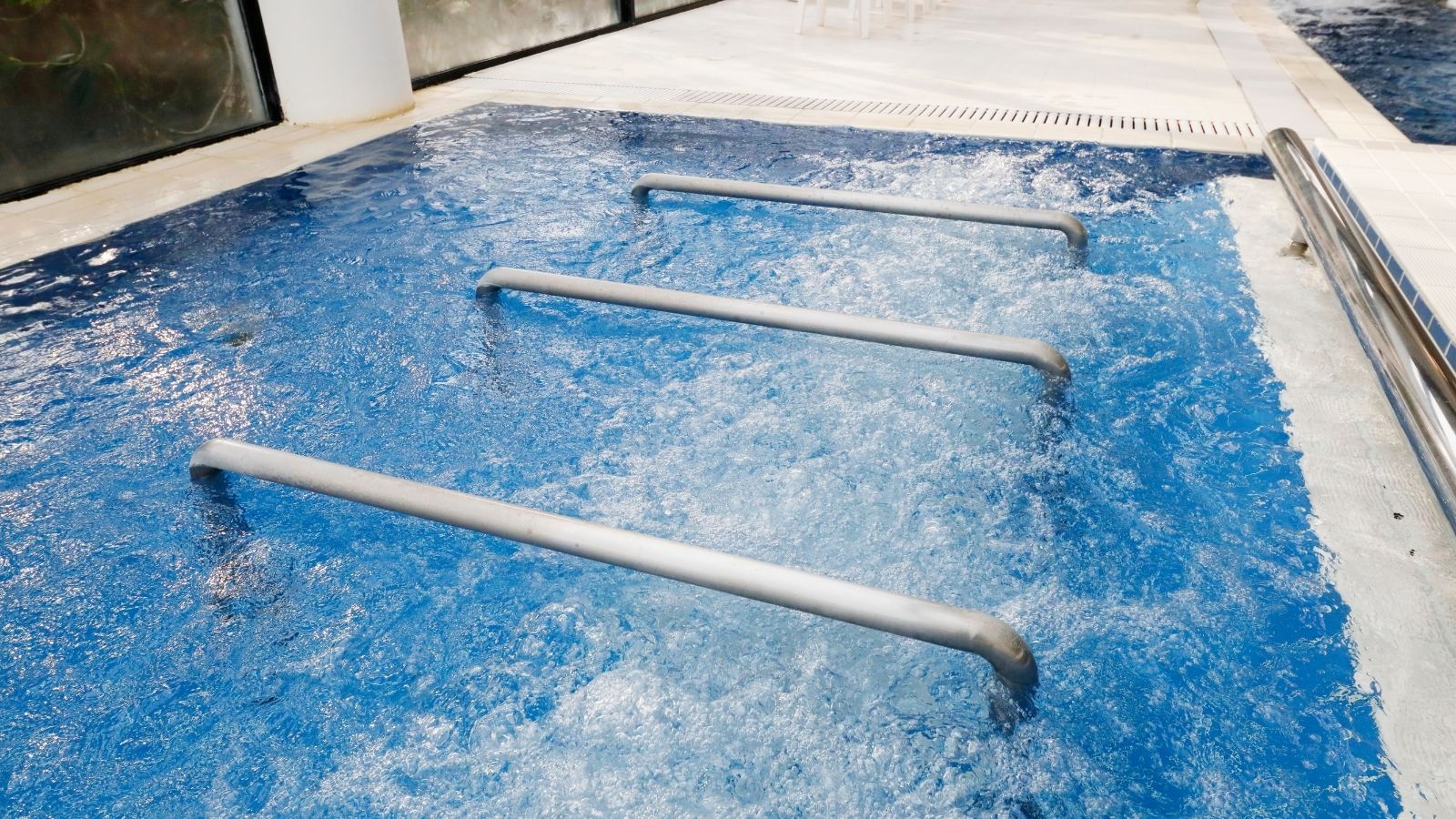 【屋内プール（クアハウス内）】ジャグジー