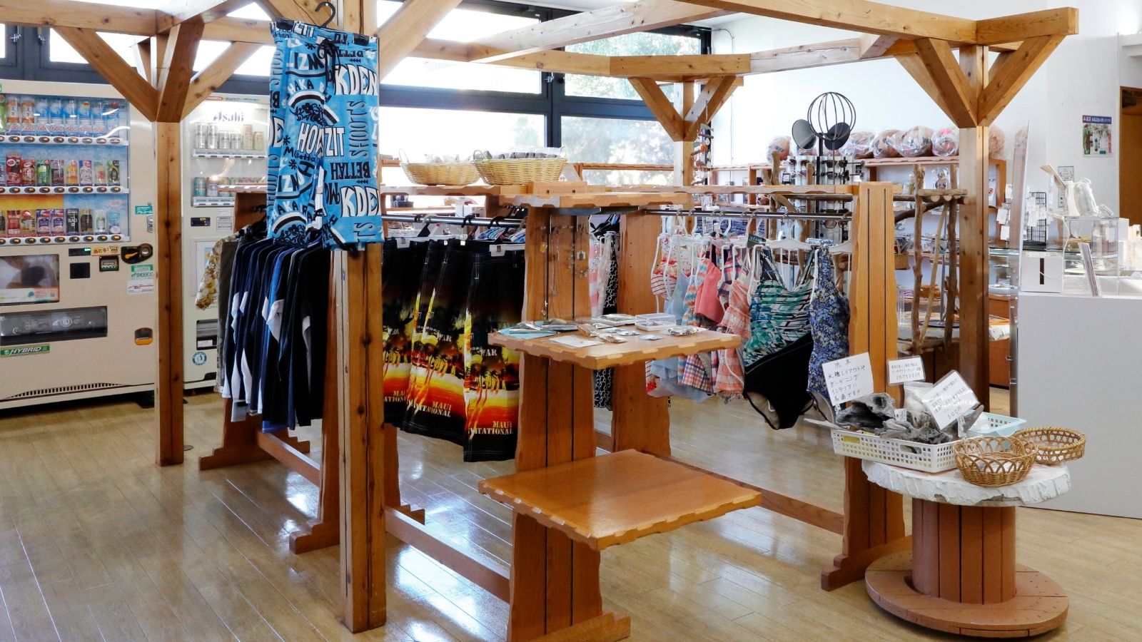 【売店おみやげコーナー】スウィムウェアもございます