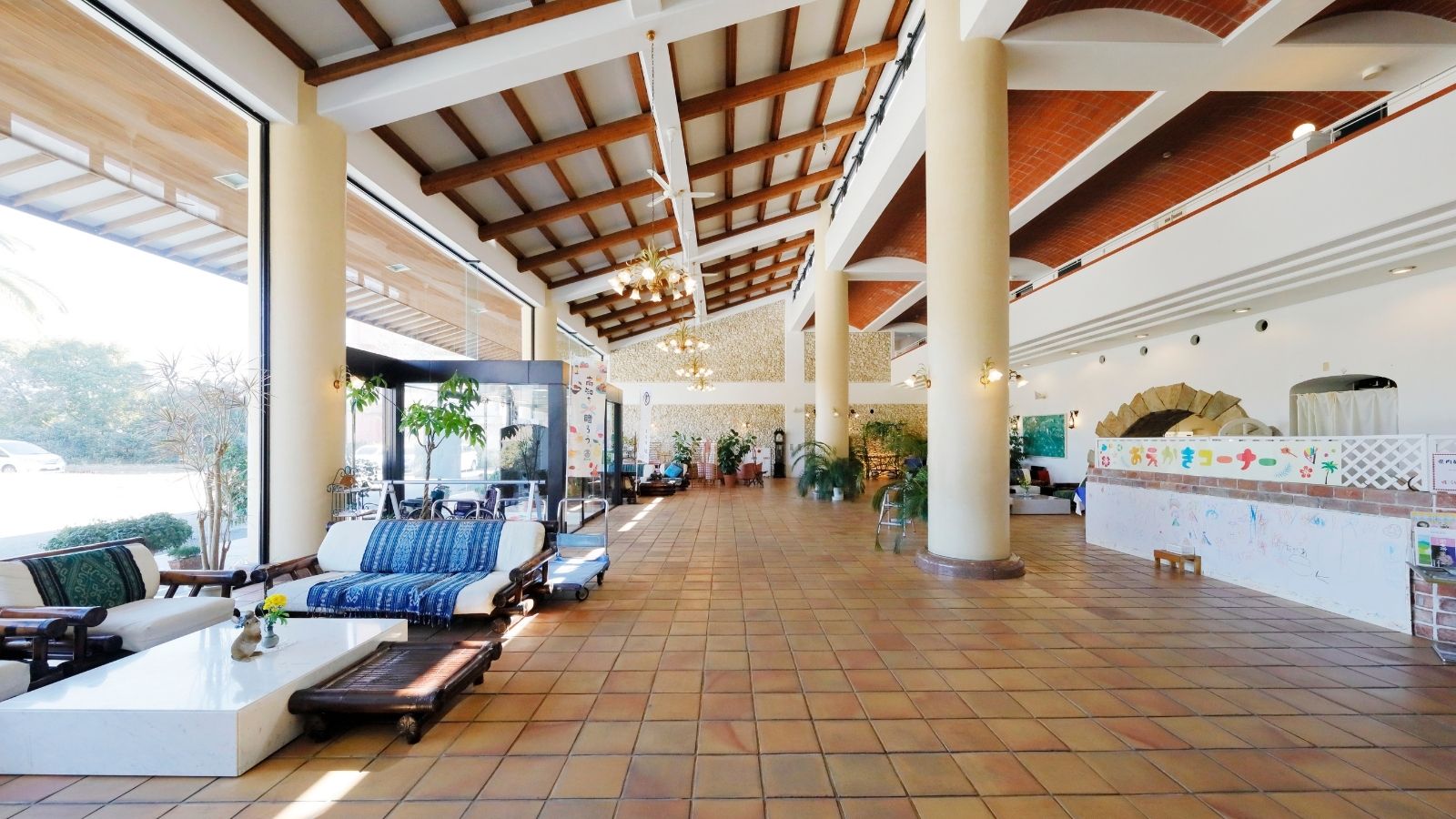 【1Fロビー内全体】特別な日を迎えるのにぴったりの特別な空間です