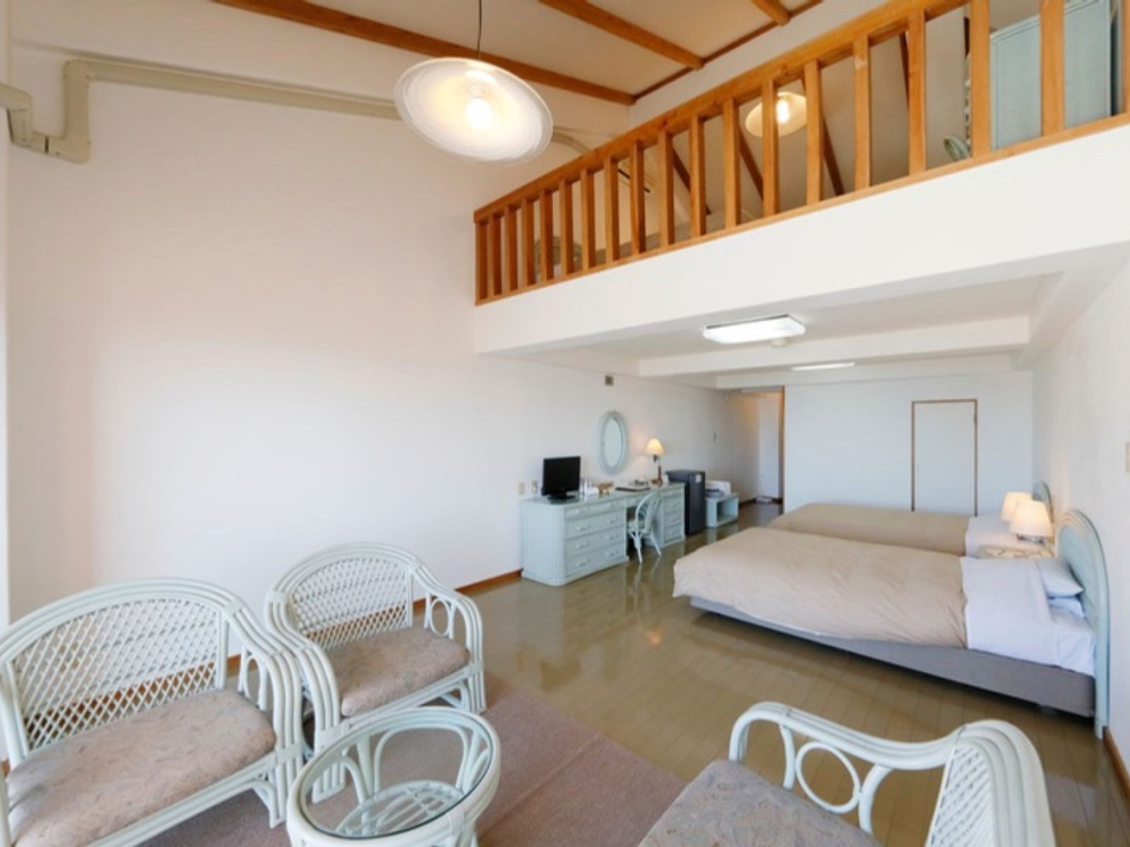 【70平米・海側】本館メゾネットルーム1F洋・2F洋