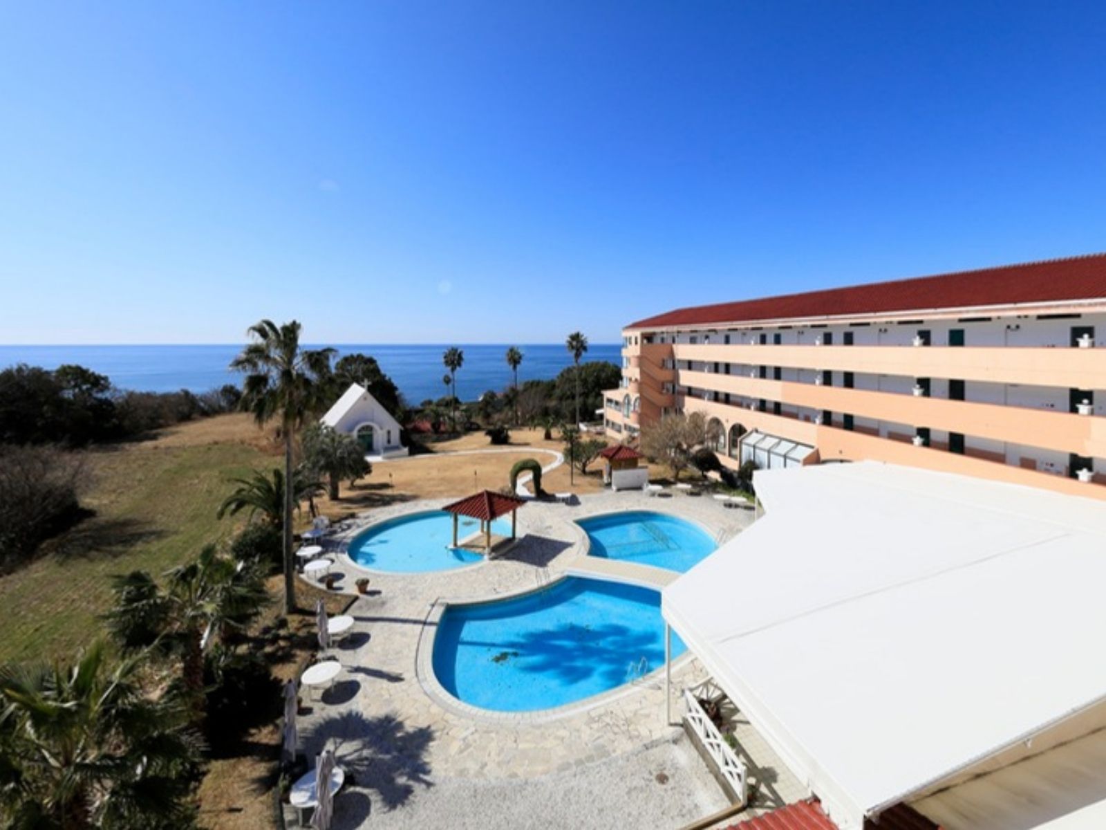 【景観】屋外プールが見下ろせる景観のお部屋