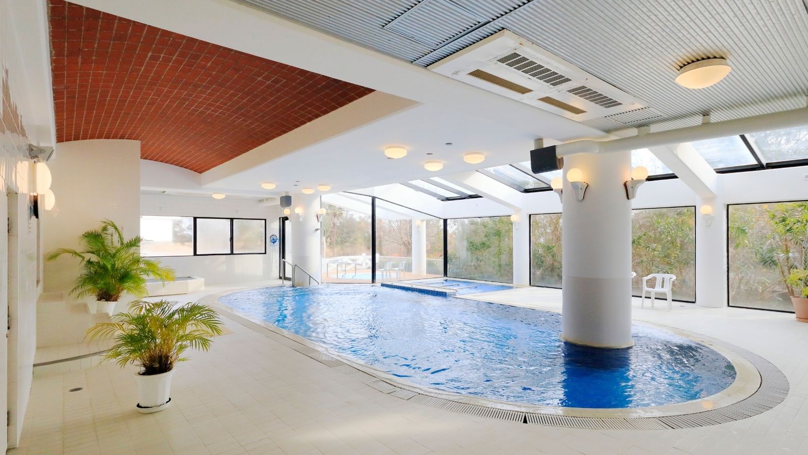 【屋内プール（クアハウス内）】お子様はきっと大喜びまちがいなしです♪