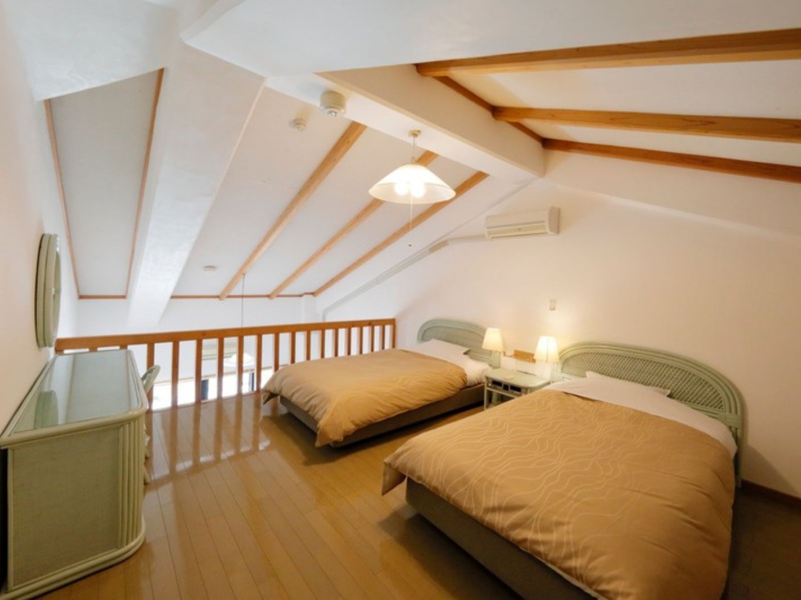 【70平米・海側】本館メゾネットルーム1F洋・2F洋