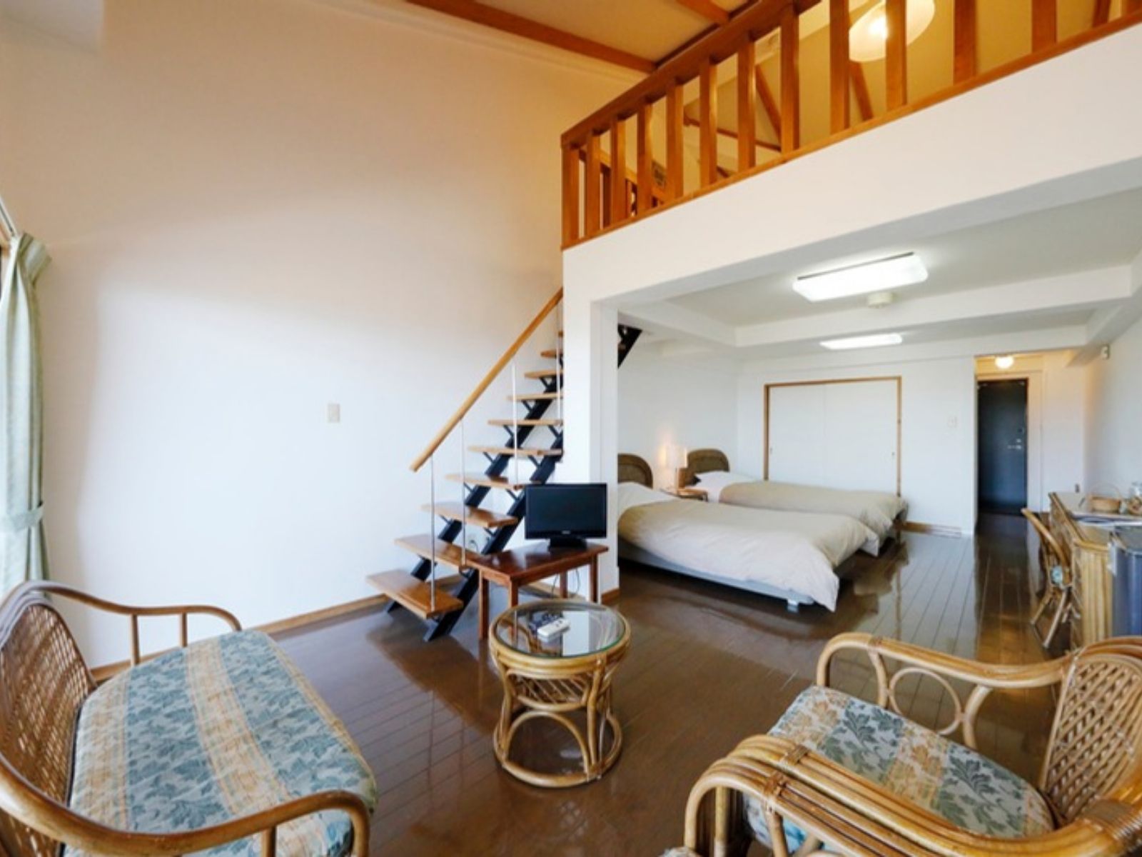 【70平米・海側】別館メゾネットルーム1F洋・2F和