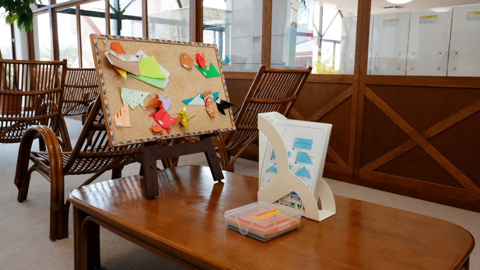 【休憩所（クアハウス内）】みんなで折り紙を折ってみましょう♪