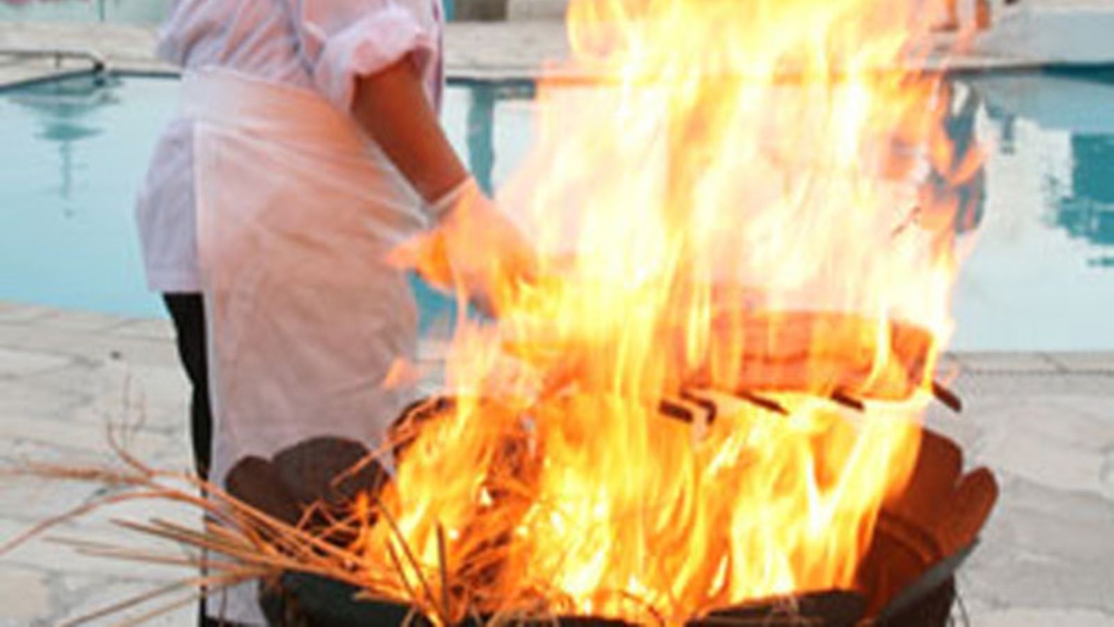 カツオのわら焼きタタキ実演