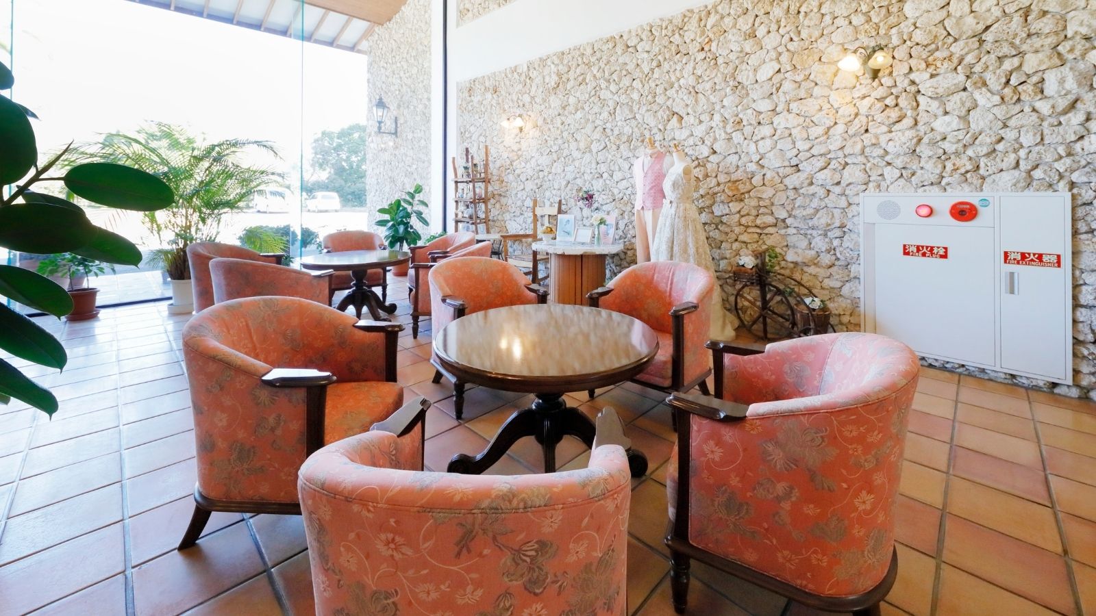 【ロビー内ラウンジ】ごゆっくりお過ごしください