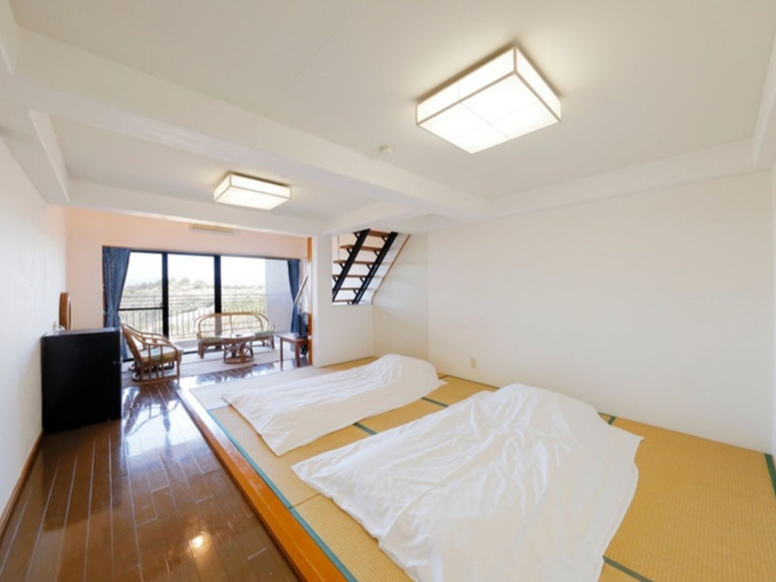 【70平米・海側】本館メゾネットルーム1F和・2F和