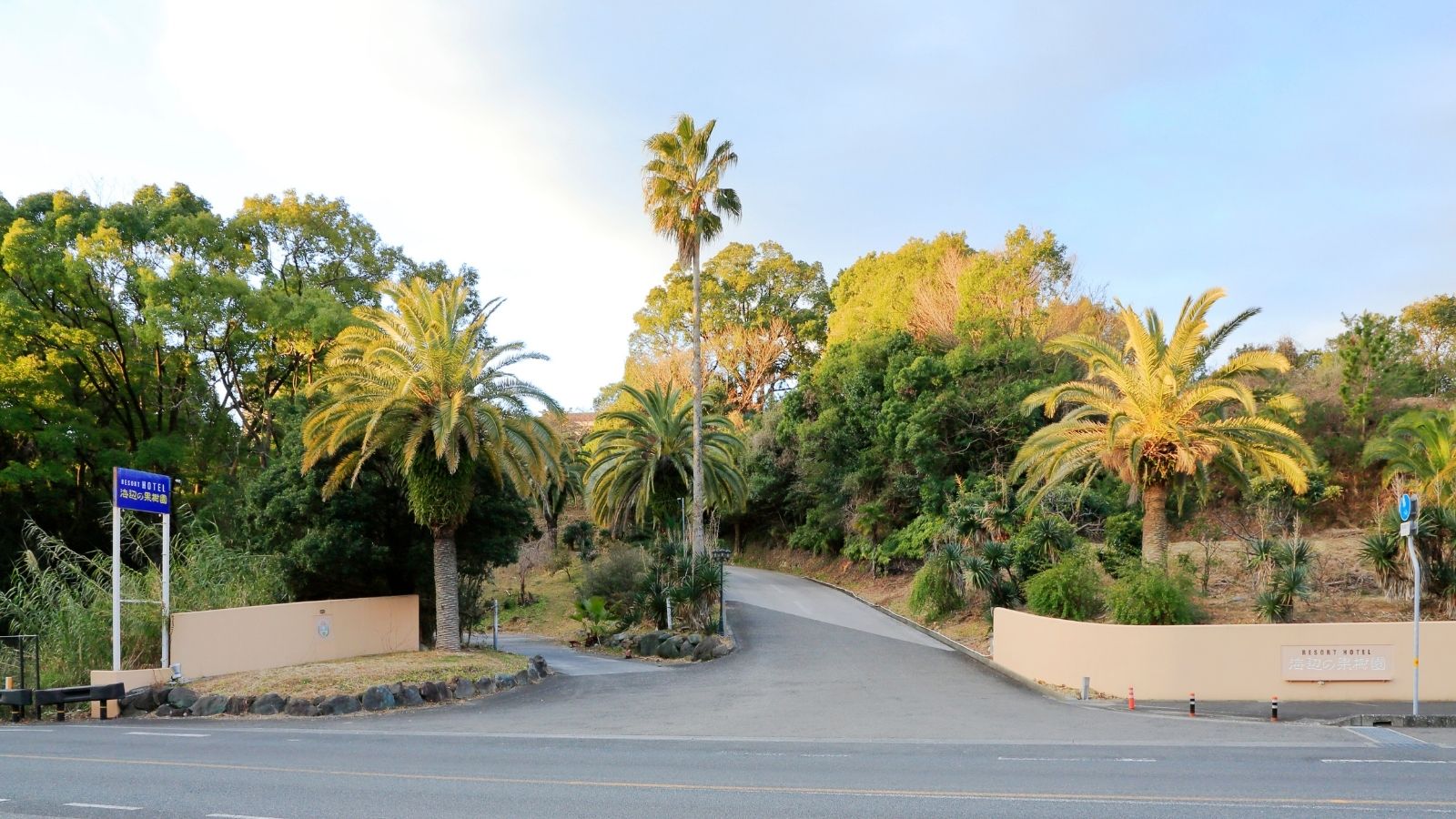 【敷地入口】ホテル駐車所までもう少しです！