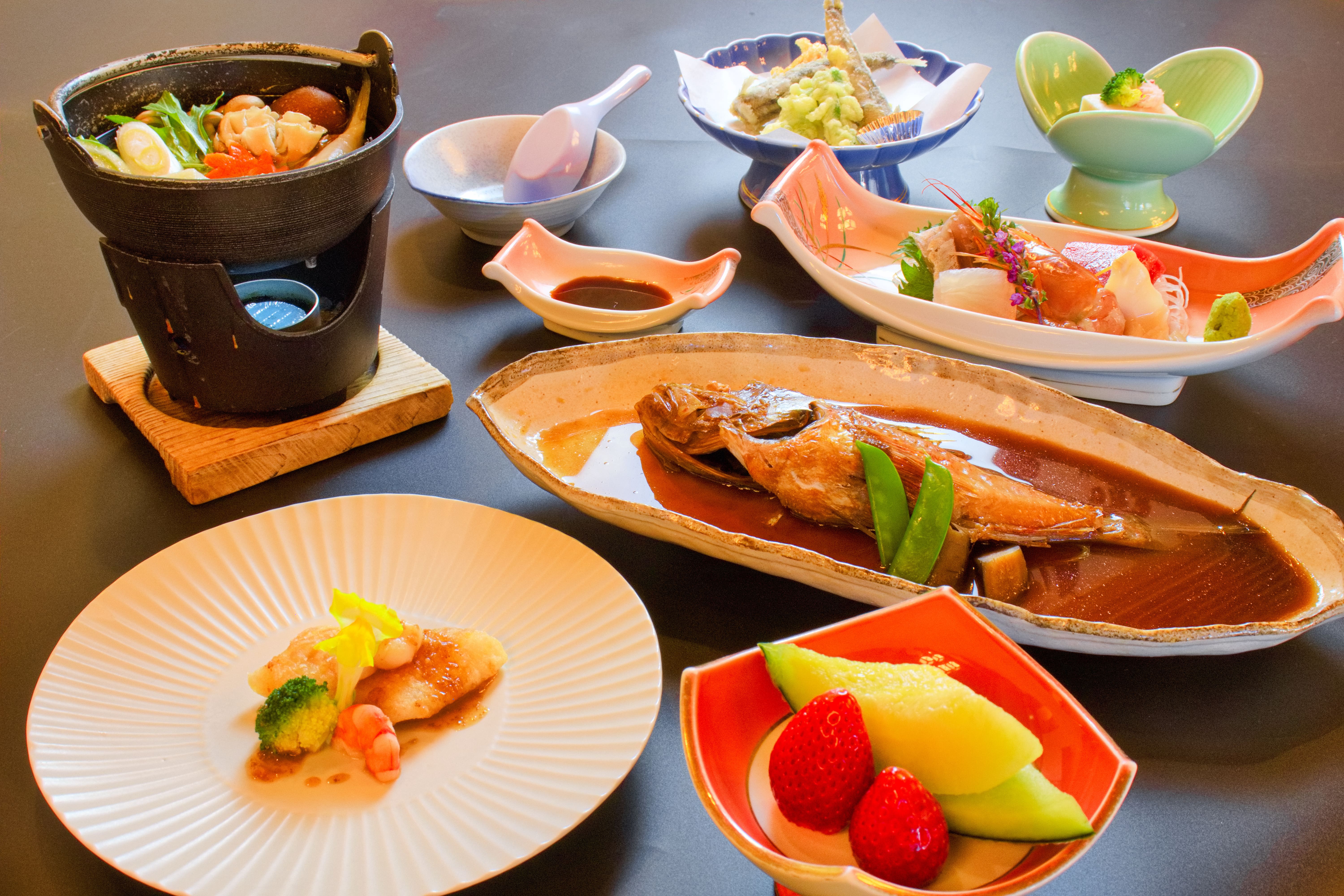 【料理一例】旬の食材を使用した自慢のお食事です。