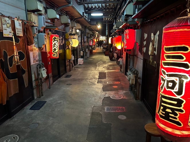 この独特の幻想的な雰囲気が最高！静岡青葉おでん街。当館ご宿泊のお客様は専用車にてお送りしますよ