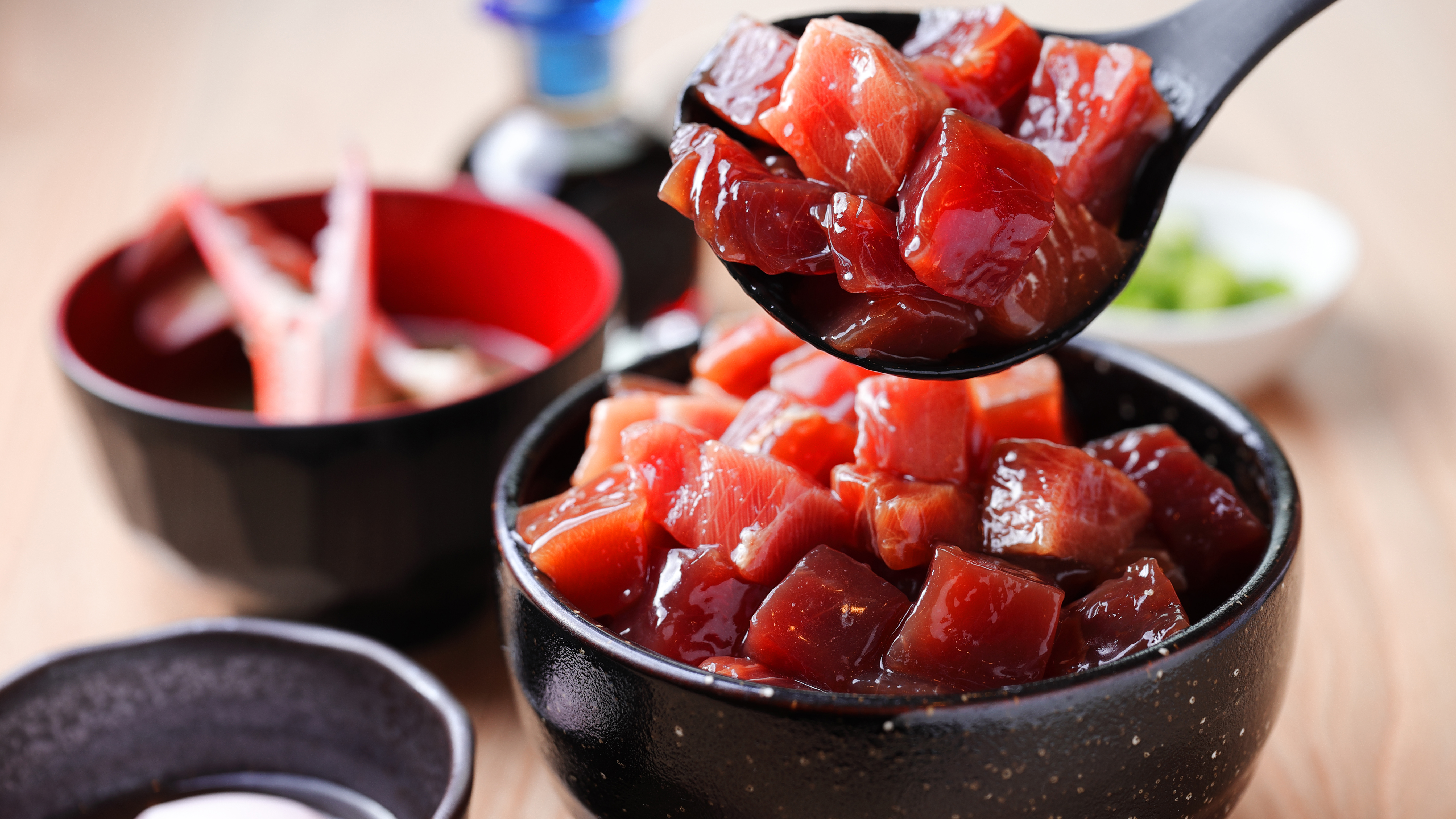 当館朝食の目玉！なんと漬けマグロ盛り放題！丼がおすすめ♪