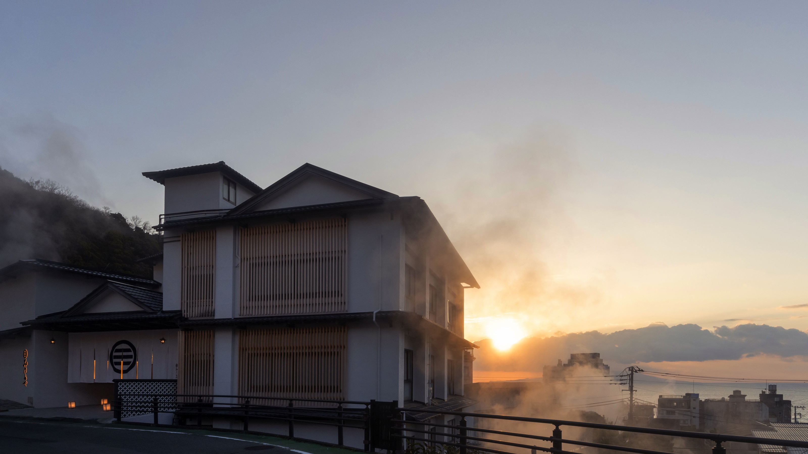 静かな温泉地熱川でゆったりお過ごしください。