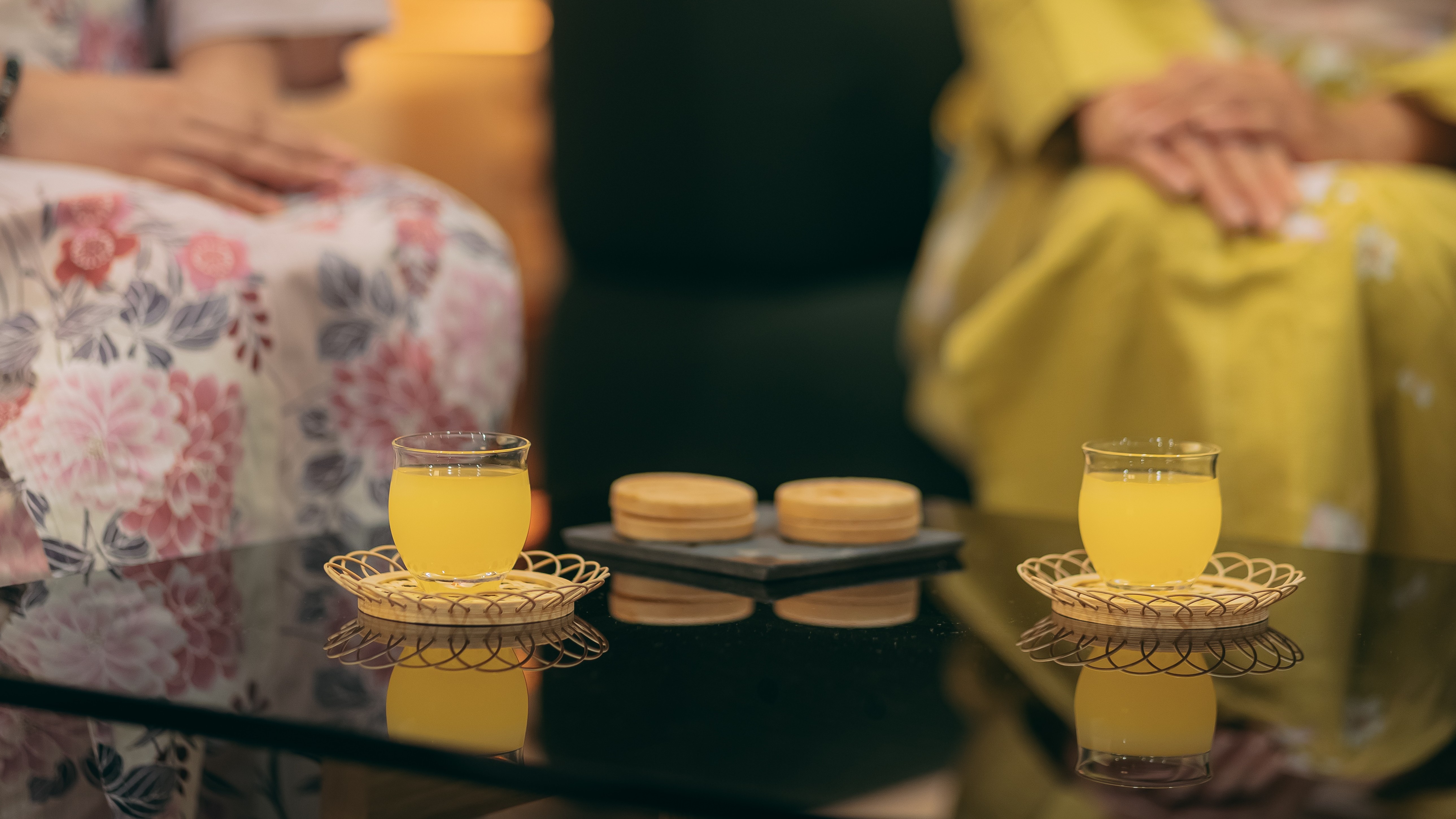 【ラウンジ】ニューサマーオレンジを使ったみはるやオリジナル最中・ウェルカムドリンク