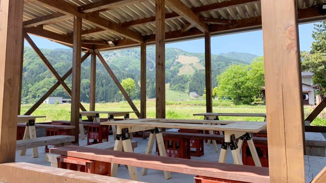【手ぶらで屋根付きBBQ】田園に囲まれた農家民宿の自家栽培BBQ＆コシヒカリは食べ放題♪雨でも安心！