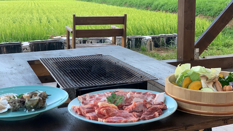 【手ぶらで屋根付きBBQ】田園に囲まれた農家民宿の自家栽培BBQ＆コシヒカリは食べ放題♪雨でも安心！