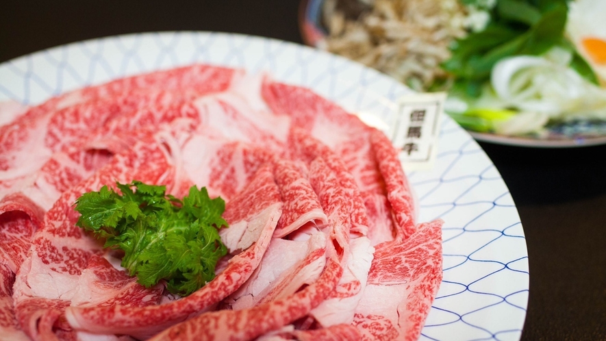 *霜降りいっぱい♪♪肉のうま味が存分に味わえる但馬牛のすき焼き