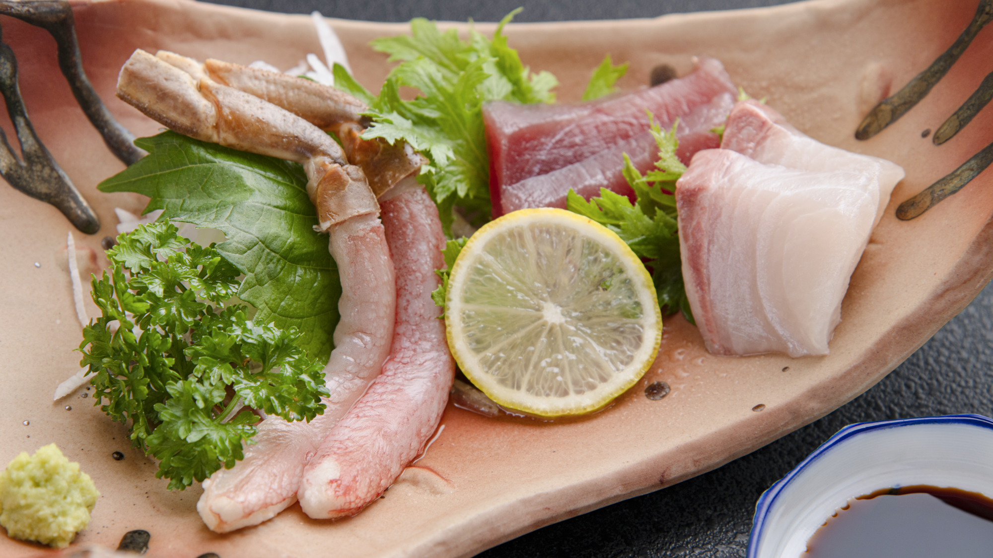 *【食事】夕食一例（カニ刺し）